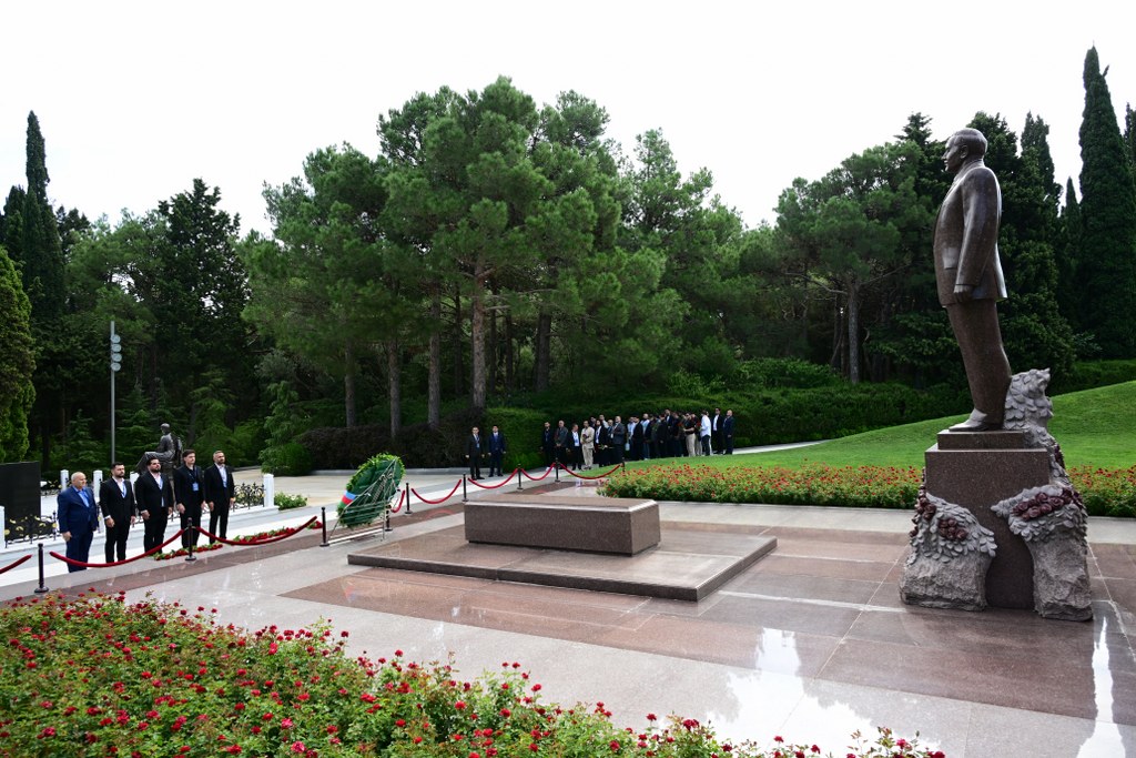 Ölkəmizdə səfərdə olan din xadimləri Fəxri xiyaban, Şəhidlər xiyabanı və “Türk şəhidliyi” abidəsini ziyarət ediblər - Image 1