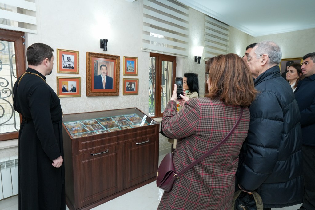 İctimai Şura üzvləri Bakı və Azərbaycanın Yepiskopu Aleksiy ilə görüşüblər - Image 7