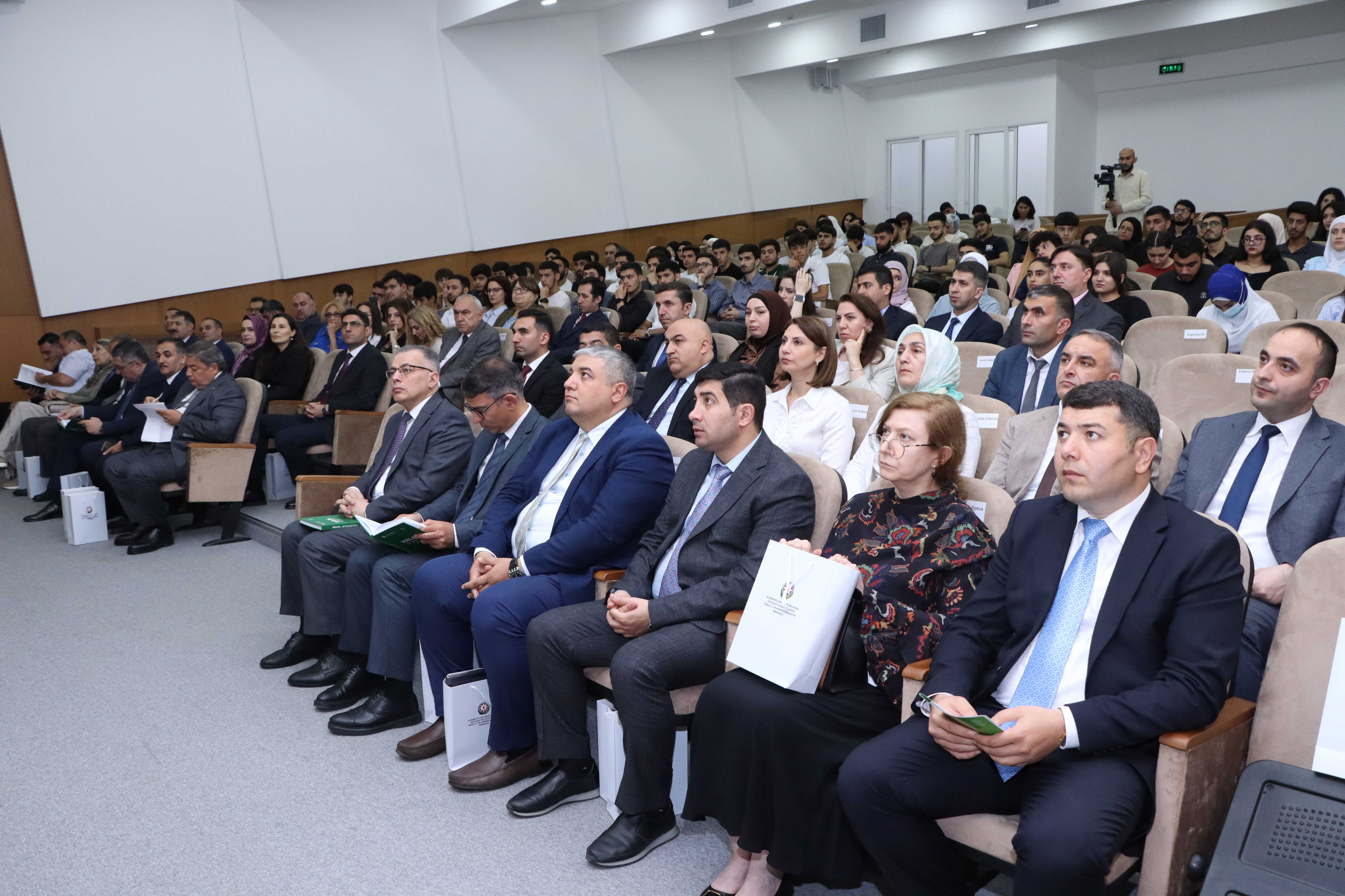 “Halal iqtisadiyyat” adlı dərs vəsaitinin təqdimatı keçirilib - Image 7