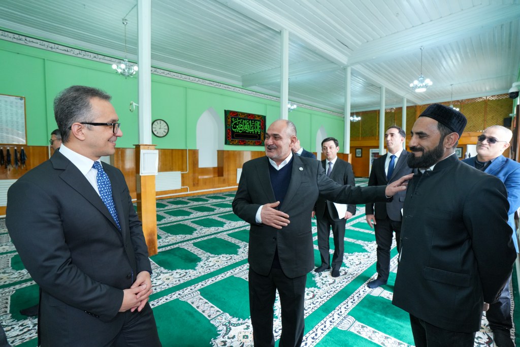 Dövlət Komitəsinin sədri Salyan şəhərində yerləşən məscidlərin fəaliyyəti ilə tanış olub - Image 4