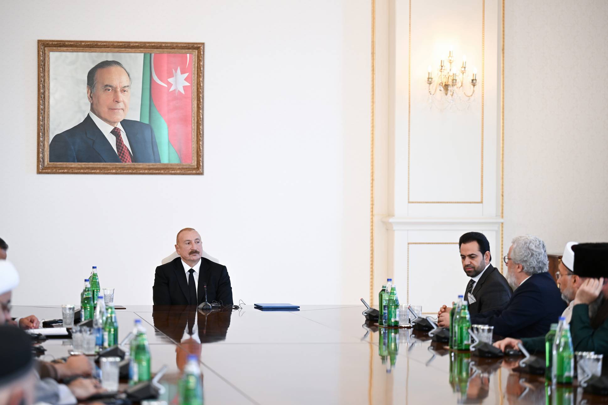Prezident İlham Əliyev Bakıda keçirilən beynəlxalq konfransların iştirakçılarını qəbul edib - Image 21