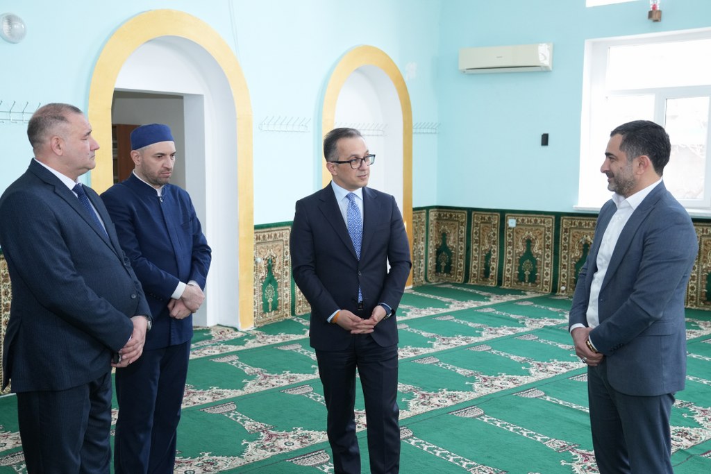 Dövlət Komitəsinin sədri Siyəzən rayonunda yerləşən məscidlərin fəaliyyəti ilə tanış olub - Image 13