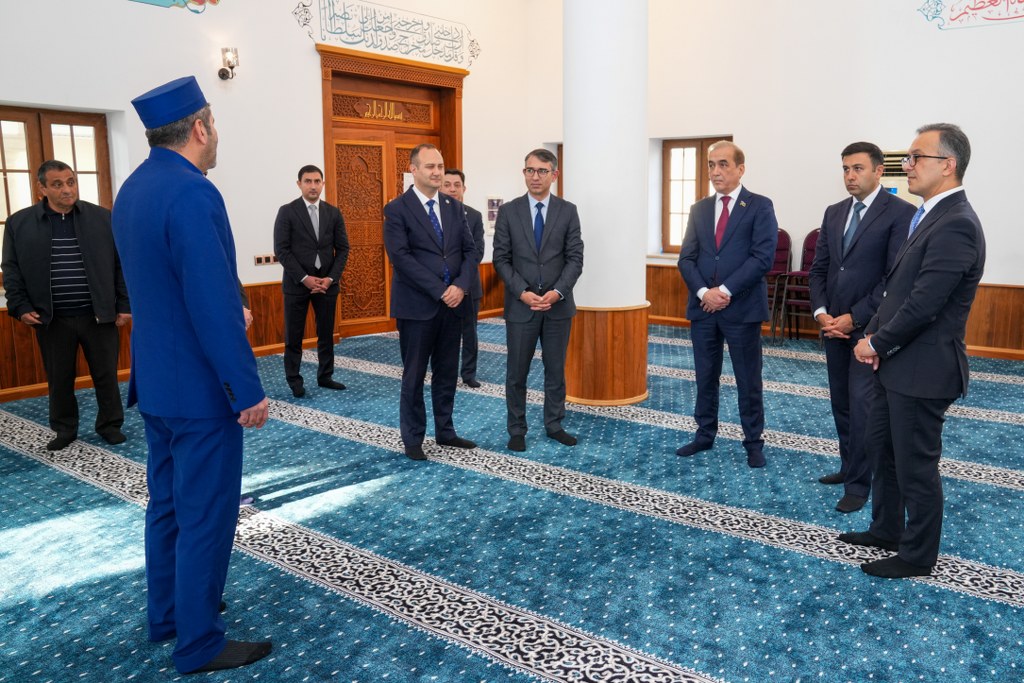 Dövlət Komitəsinin sədri Göyçayda məscidi ziyarət edib - Image 4