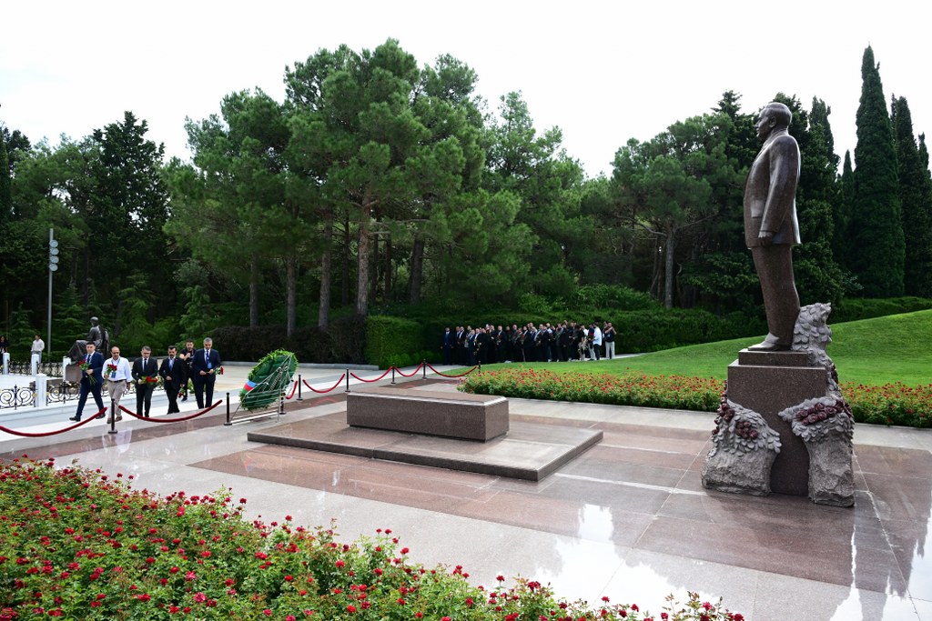Ölkəmizdə səfərdə olan din xadimləri Fəxri xiyaban, Şəhidlər xiyabanı və “Türk şəhidliyi” abidəsini ziyarət ediblər - Image 5