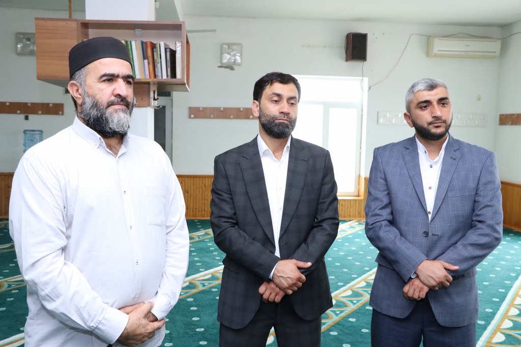 Komitə sədri Xəzər rayonunda yerləşən məscidləri ziyarət edib - Image 6