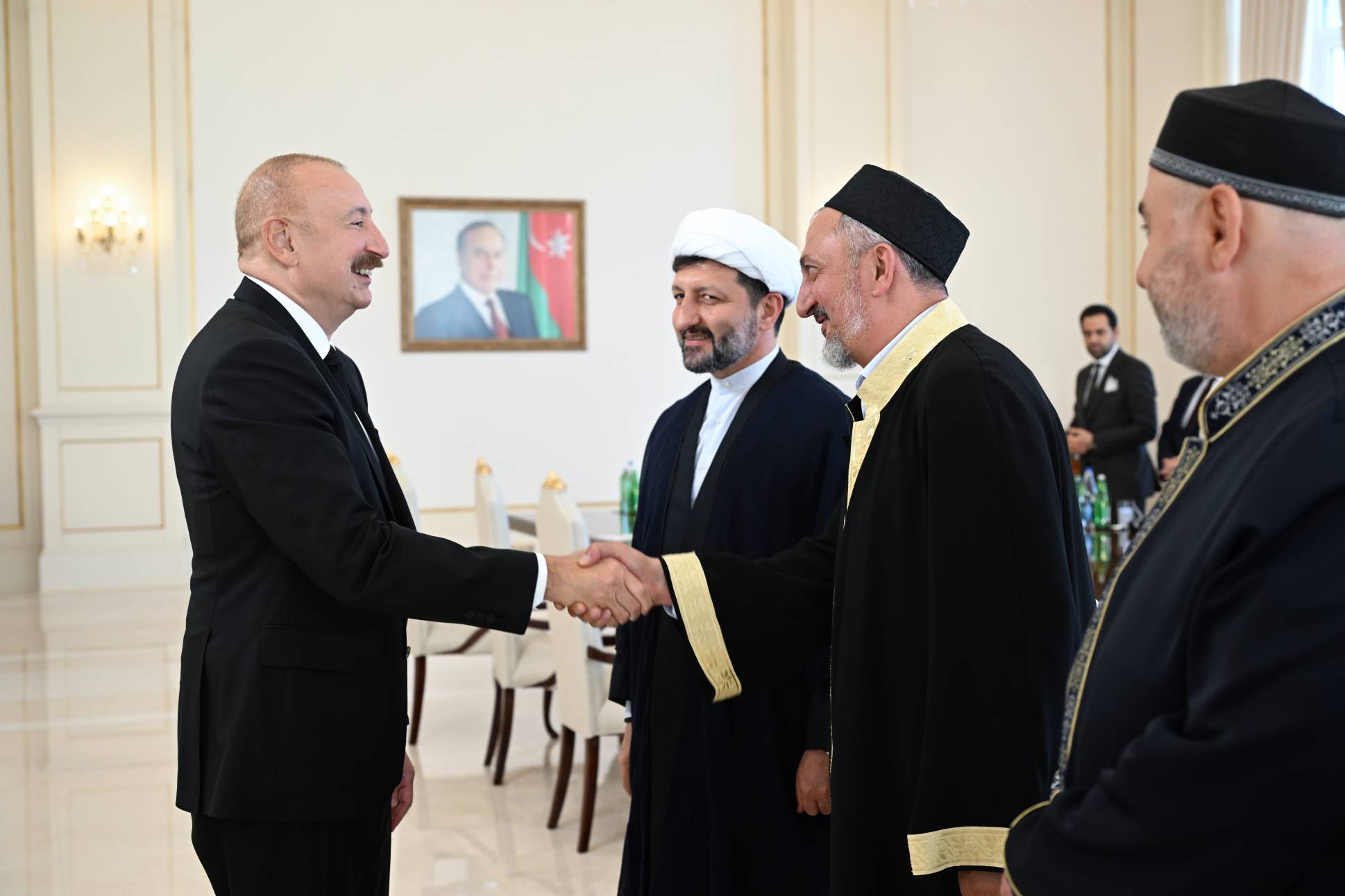 Prezident İlham Əliyev Bakıda keçirilən beynəlxalq konfransların iştirakçılarını qəbul edib - Image 31