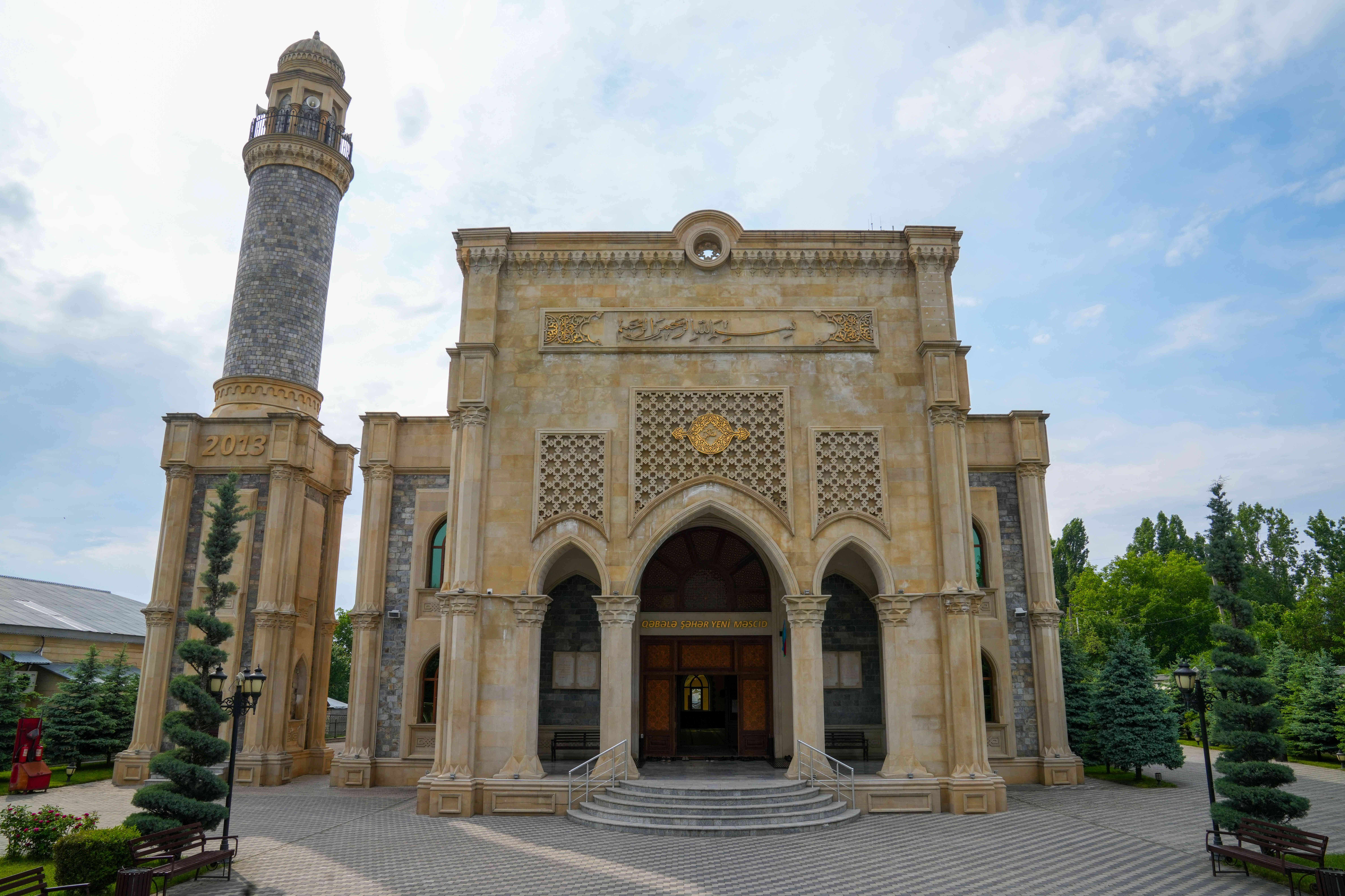 Komitə sədri Qəbələ şəhərindəki məscidlərin fəaliyyəti ilə tanış olub - Image 1