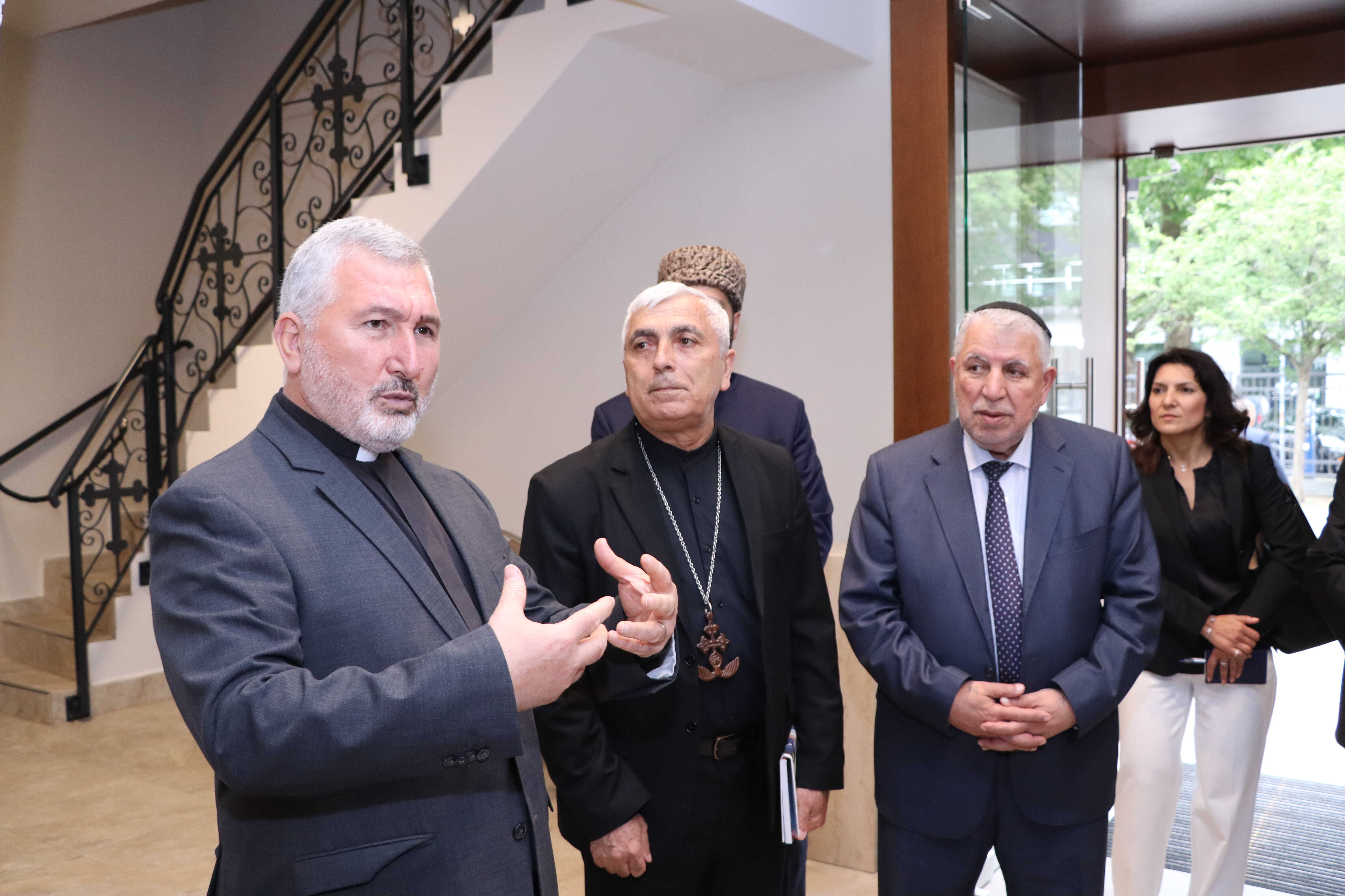 Azərbaycan nümayəndə heyəti Almaniyada müxtəlif dini konfessiyaların nümayəndələri ilə görüşüb - Image 1