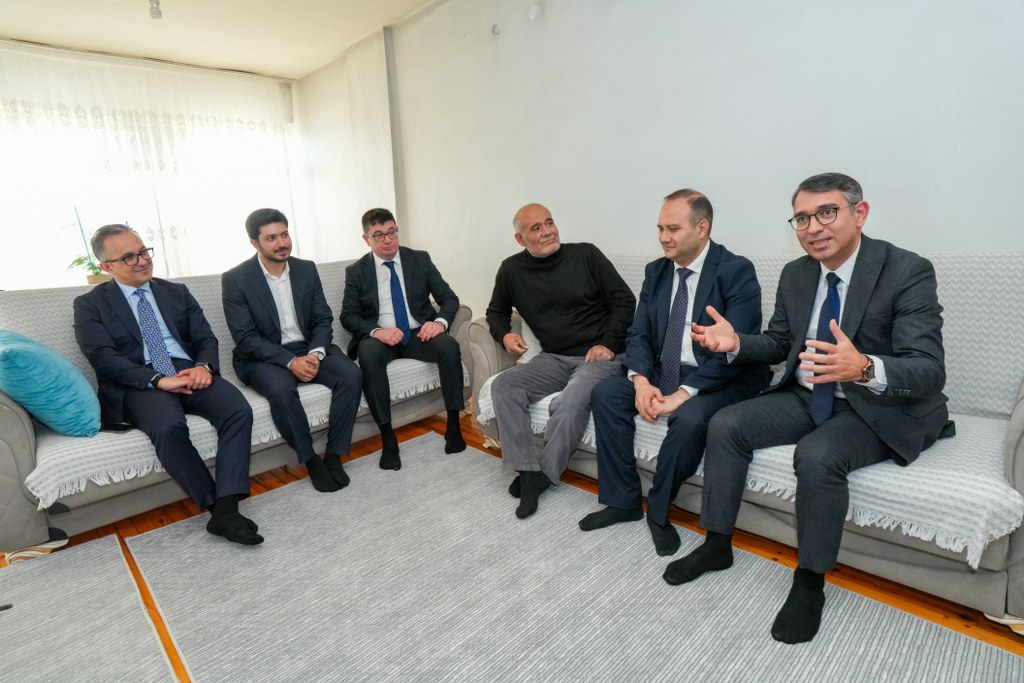 Komitə sədri İğdırda Aİİ-də təhsil alan tələbənin ailəsini ziyarət edib - Image 3