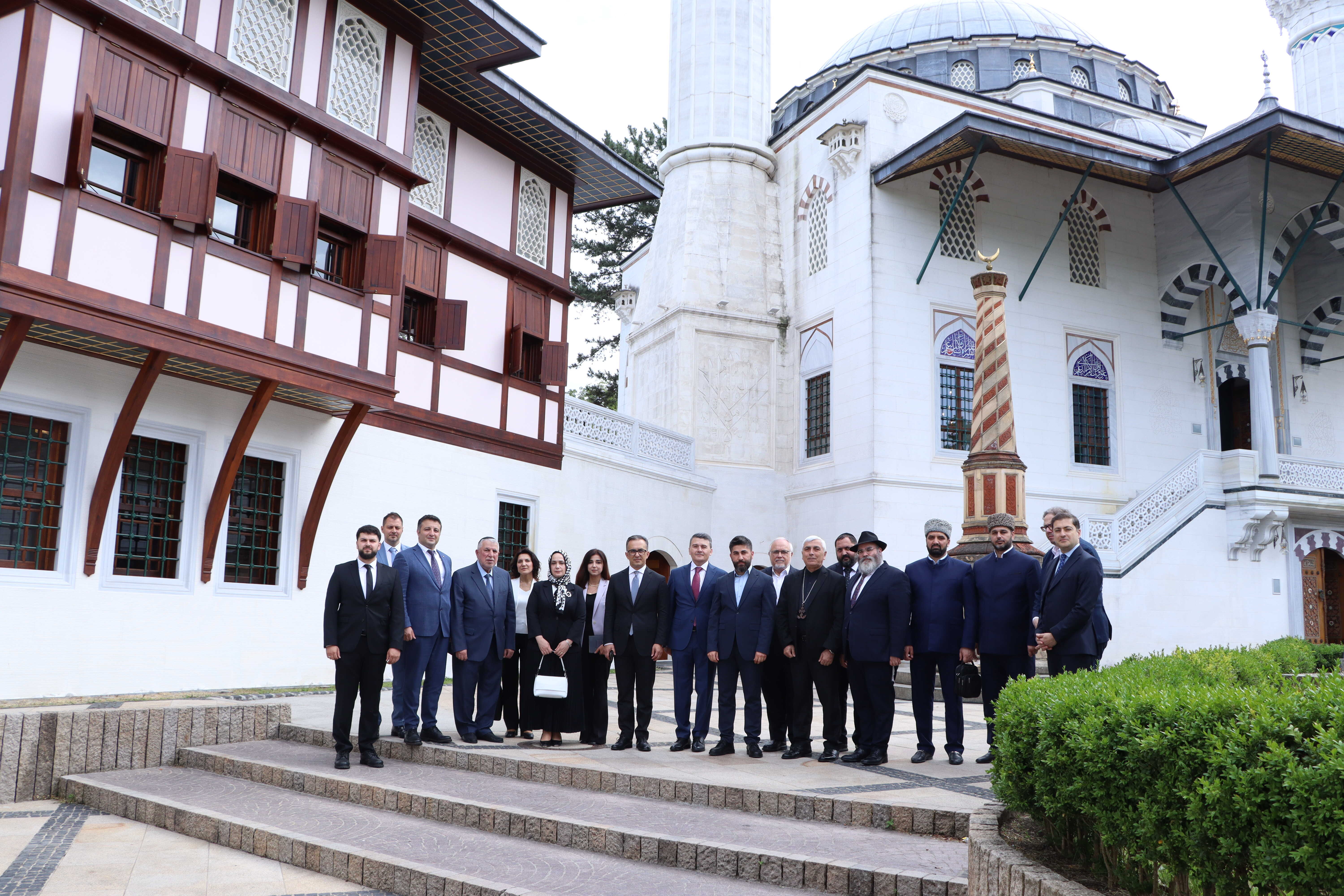 Berlin şəhərində yerləşən “Şəhidlik” məscidi ziyarət olunub