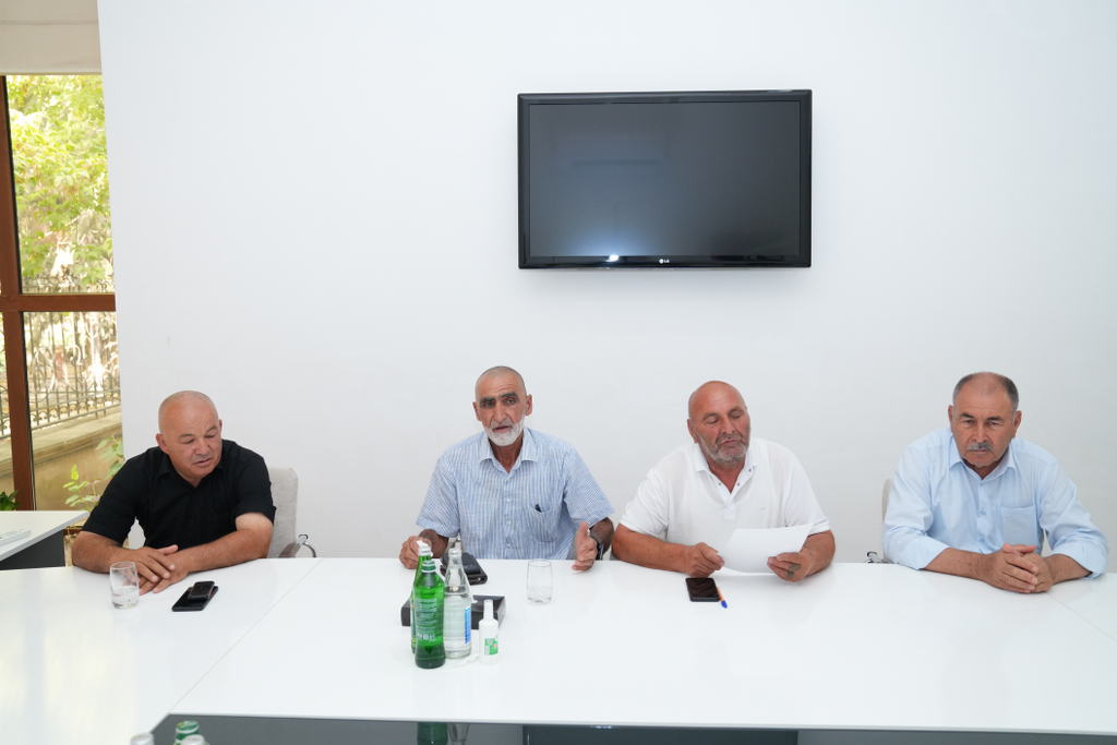 Dövlət Komitəsinin sədri Hacıqabulda vətəndaşları qəbul edib - Image 1