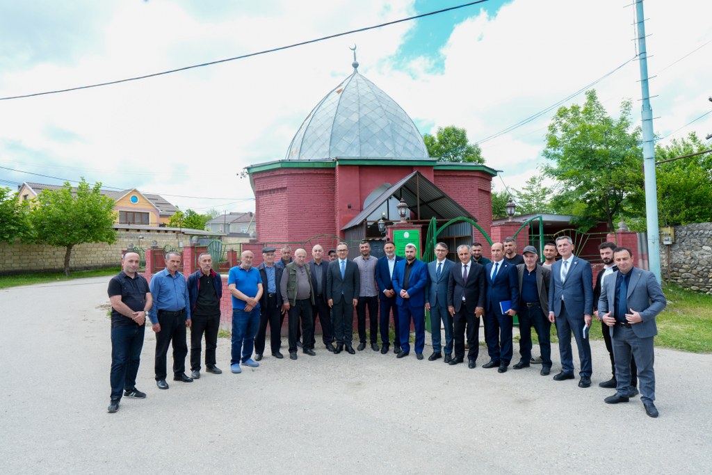 Dövlət Komitəsinin sədri Qusar rayonunda məscidlərin fəaliyyəti ilə tanış olub - Image 4