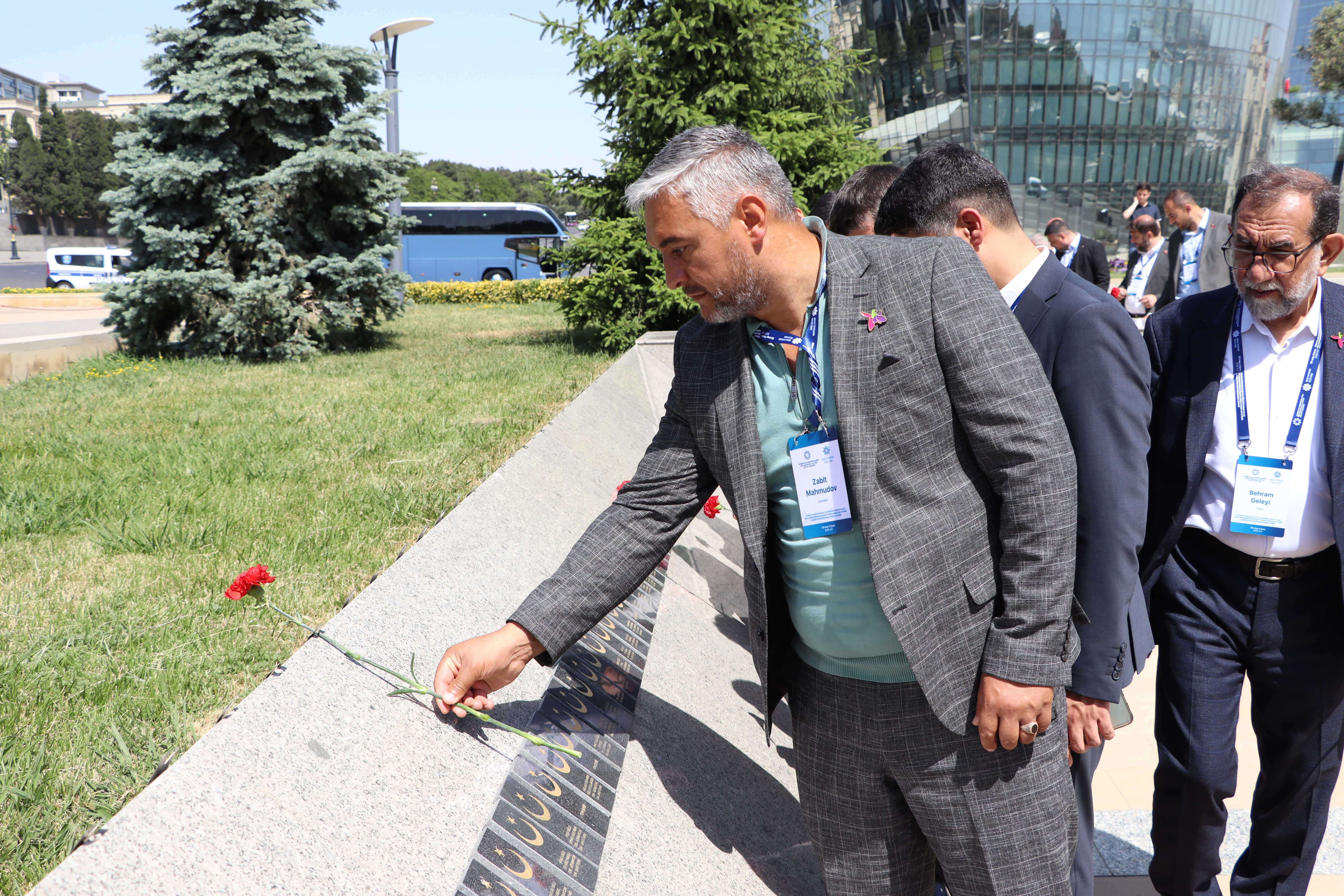 Din xadimləri Fəxri xiyabanı və Şəhidlər xiyabanını, Türk şəhidliyi abidəsini ziyarət ediblər - Image 2