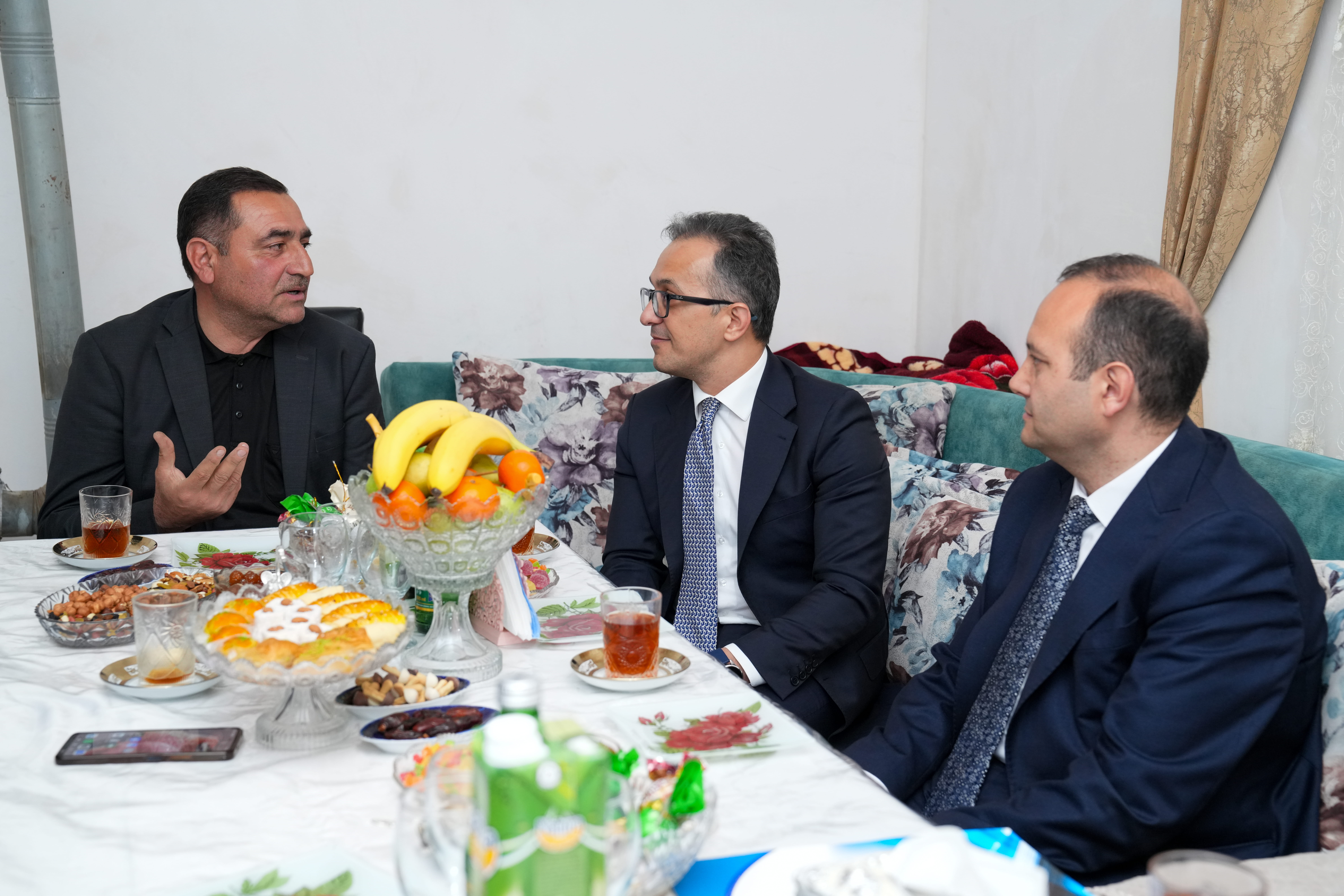 Dövlət Komitəsinin sədri tələbənin ailəsini ziyarət edib - Image 1
