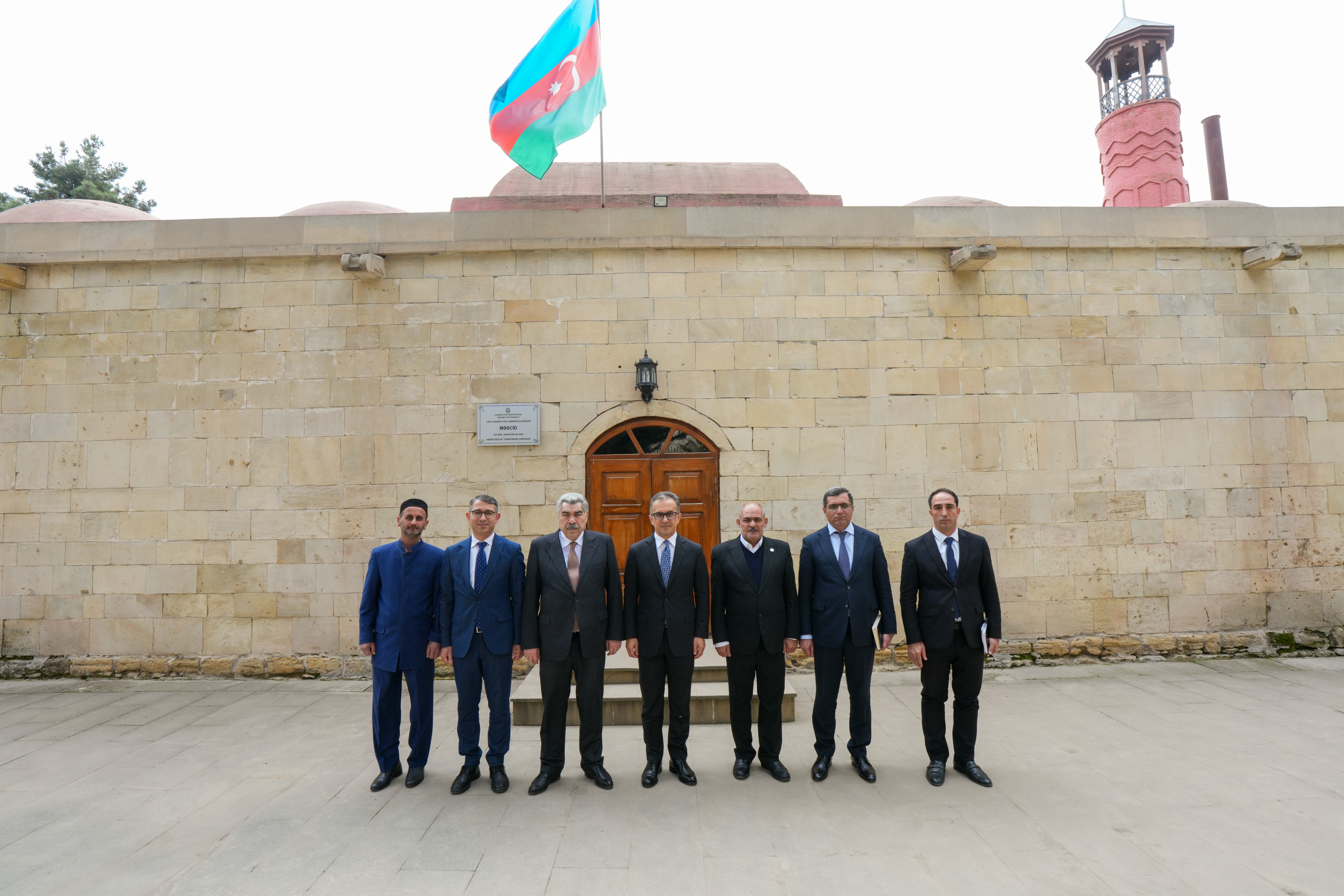 Dövlət Komitəsinin sədri Salyan şəhərində yerləşən məscidlərin fəaliyyəti ilə tanış olub