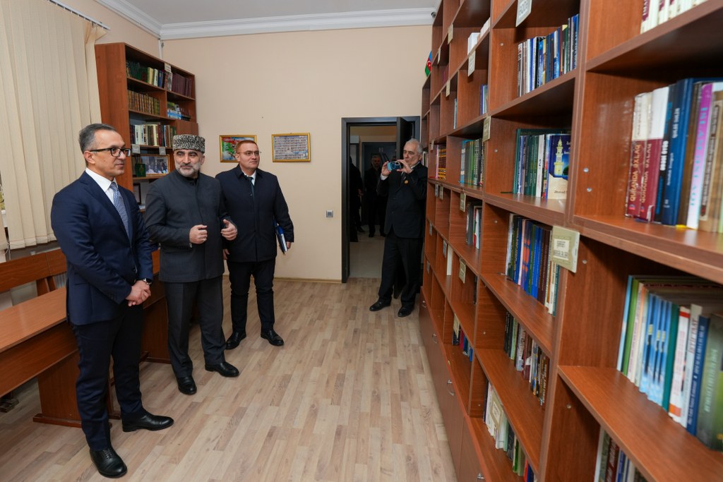 Dövlət Komitəsinin sədri Sumqayıtda dini ibadətgahları ziyarət edib - Image 9