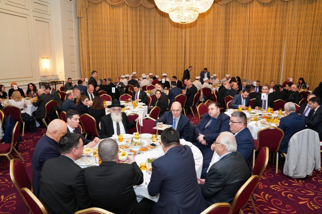 Dövlət Komitəsinin nümayəndə heyəti Rumıniya Müsəlman Müftiliyinin təşkil etdiyi iftar mərasimində iştirak edib - Image 2