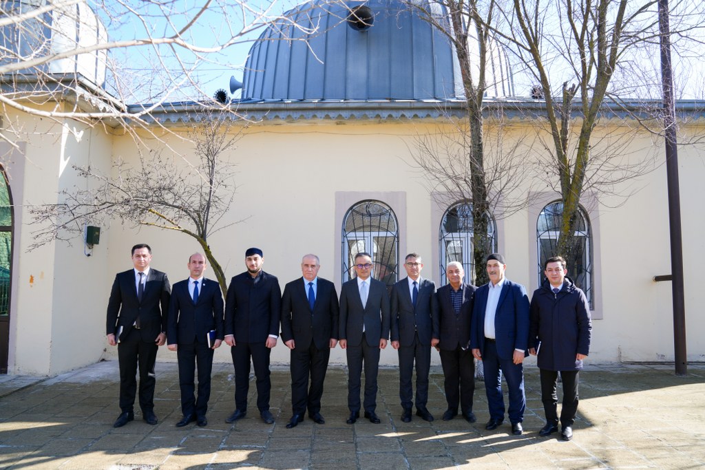 Dövlət Komitəsinin sədri Qobustanda yerləşən dini ibadət yerlərinin fəaliyyəti ilə tanış olub - Image 1