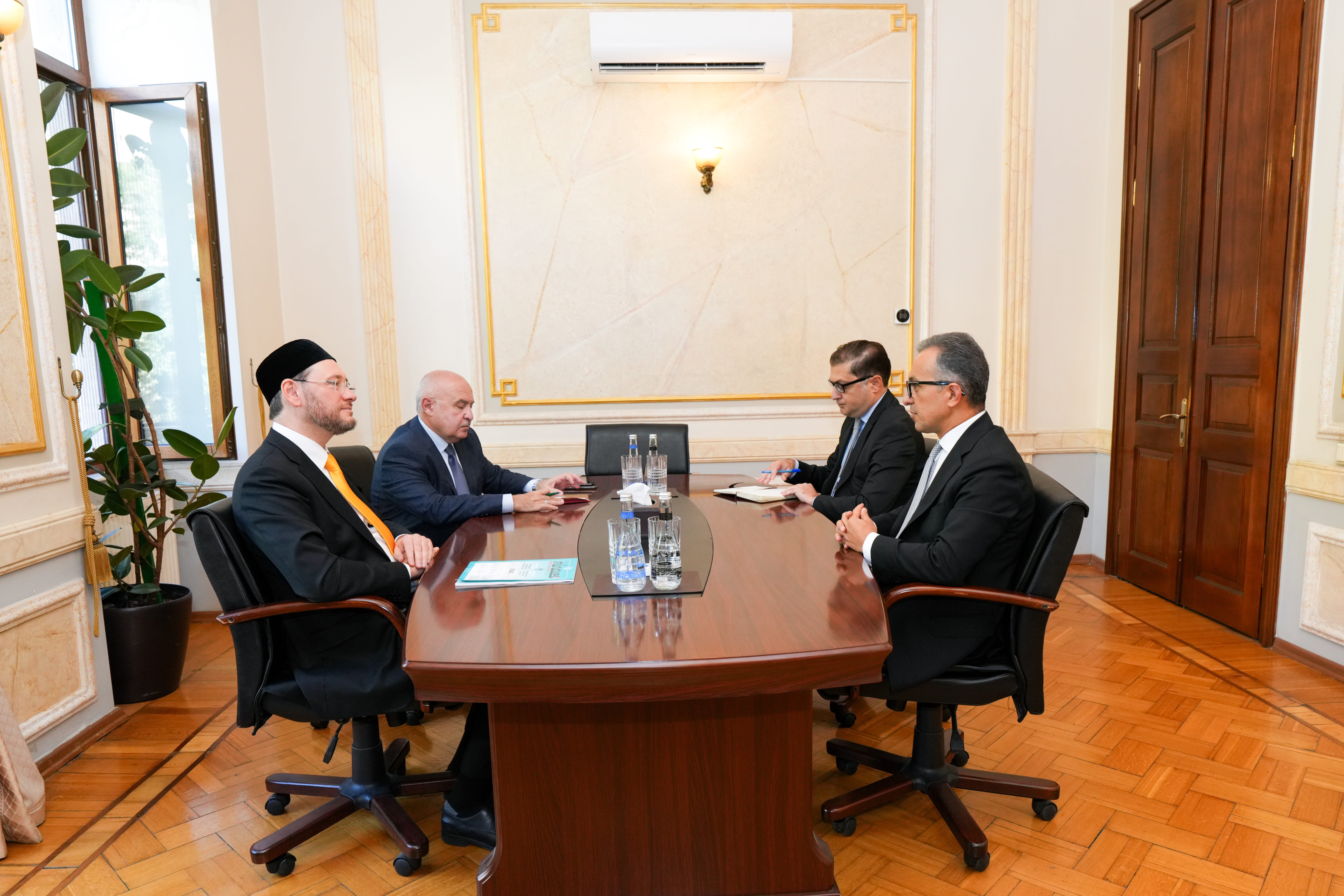 Dövlət Komitəsinin sədri Rusiya Müsəmanları Ruhani İdarəsinin nümayəndəsi ilə görüşüb