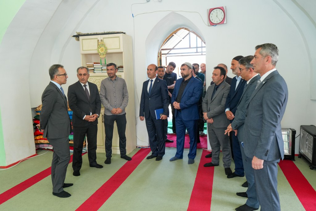 Dövlət Komitəsinin sədri Qusar rayonunda məscidlərin fəaliyyəti ilə tanış olub - Image 1