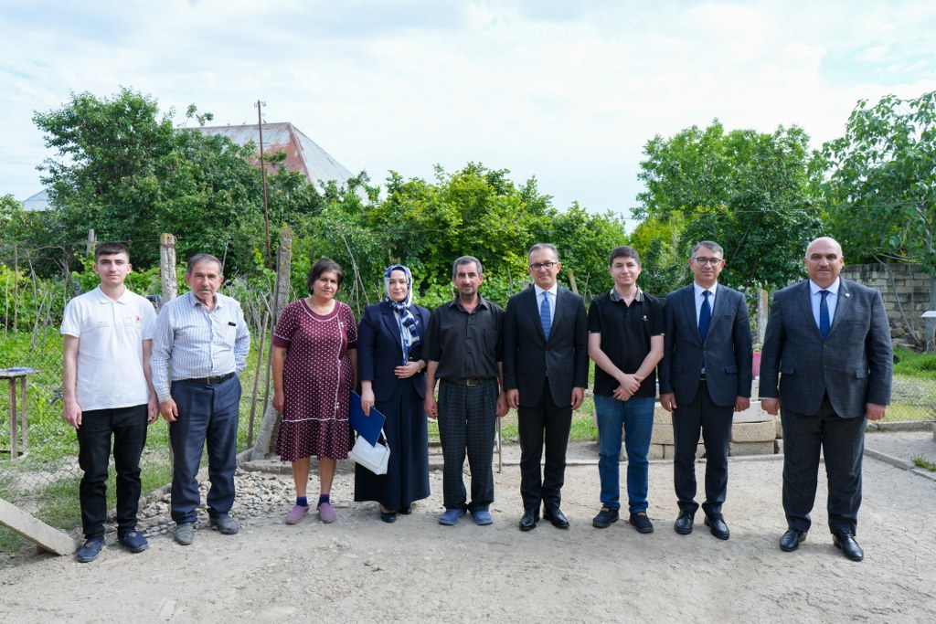 Şəkidə tələbənin ailəsi ziyarət olunub
