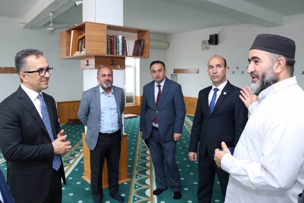 Komitə sədri Xəzər rayonunda yerləşən məscidləri ziyarət edib - Image 8