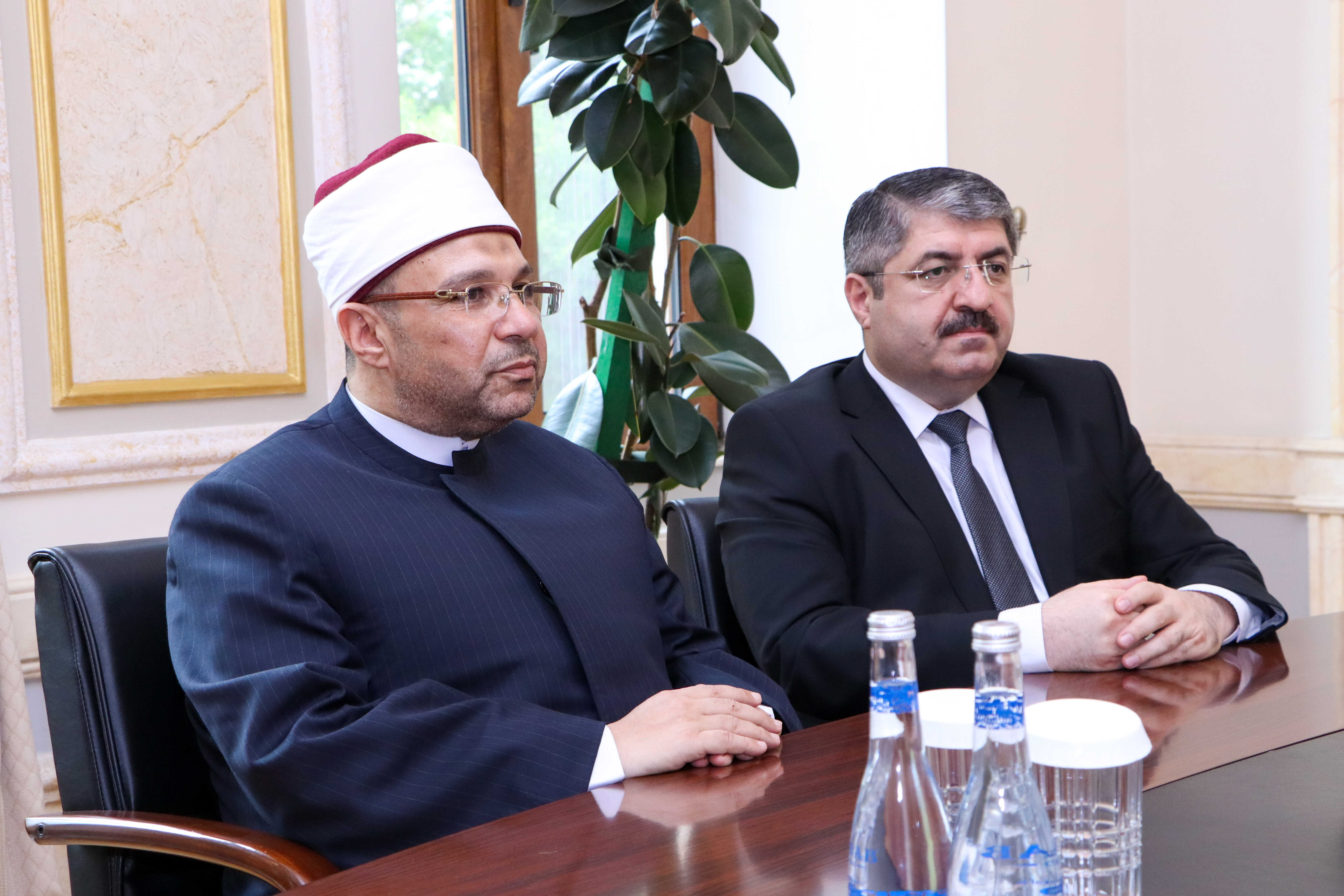 Komitə sədri Misirin İslam Məsələləri Ali Şurasının Baş katibi ilə görüşüb - Image 1