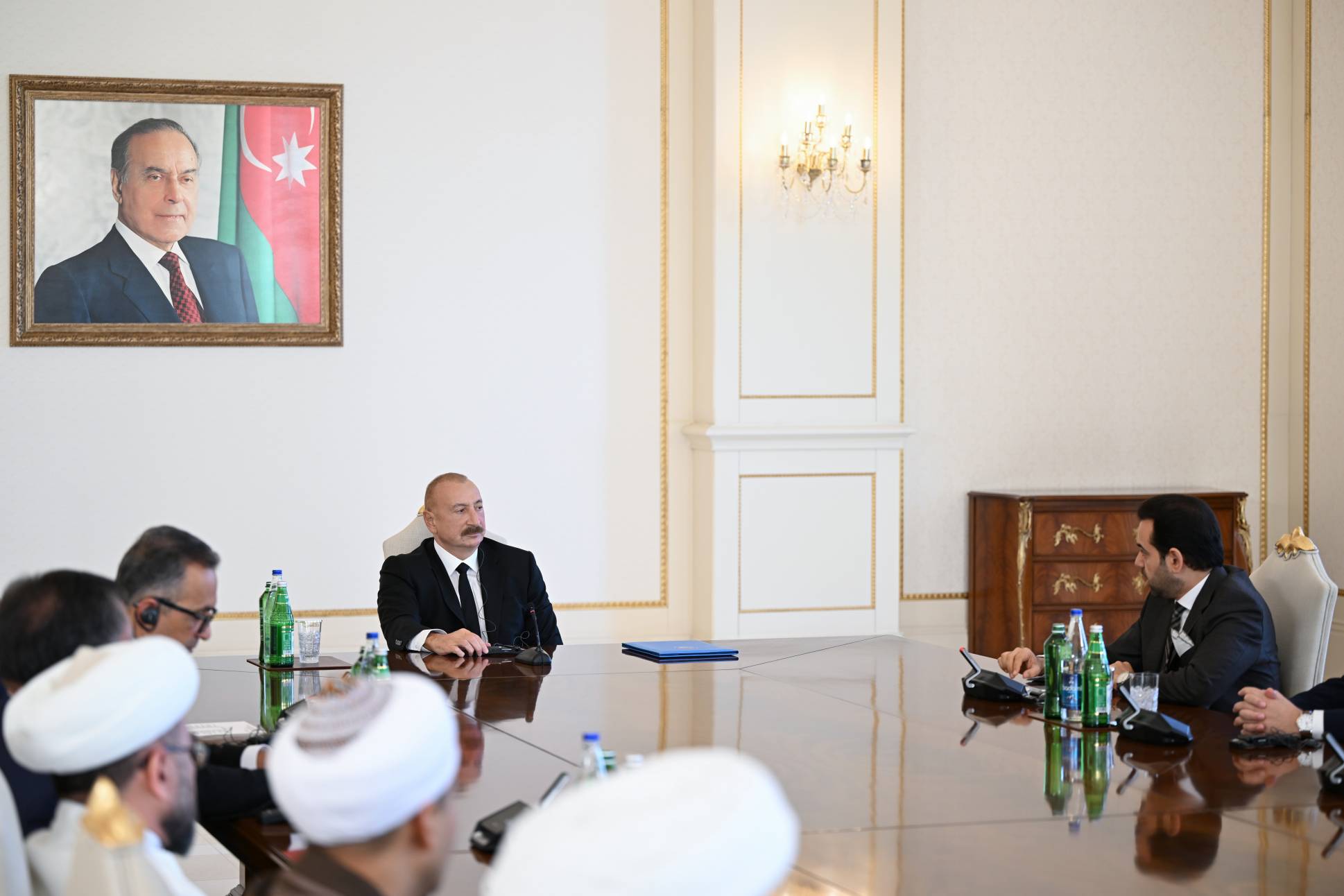 Prezident İlham Əliyev Bakıda keçirilən beynəlxalq konfransların iştirakçılarını qəbul edib - Image 23