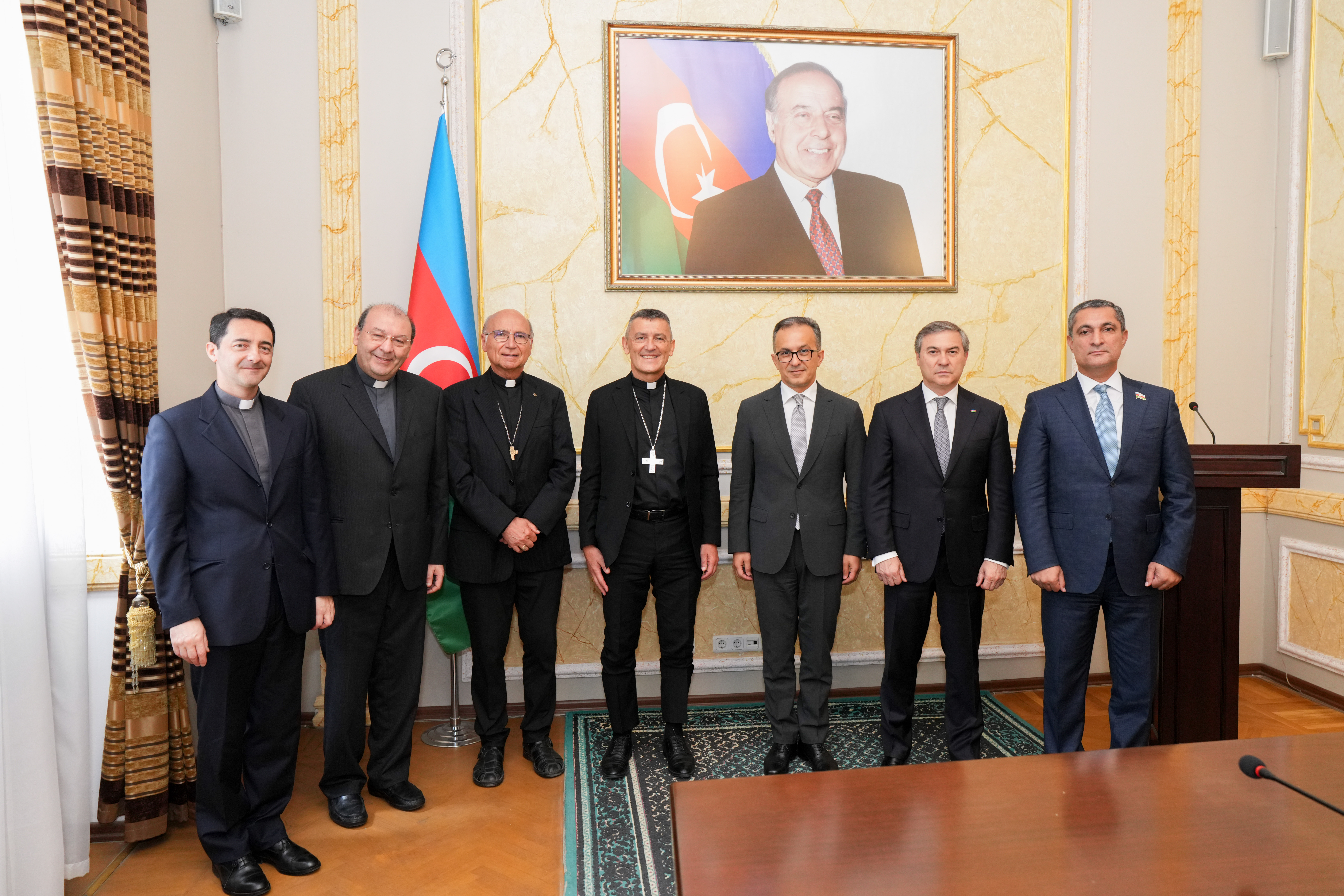 Dövlət Komitəsinin sədri Vatikanın Apostol Kitabxanasının və Apostol Arxivinin rəhbəri ilə görüşüb