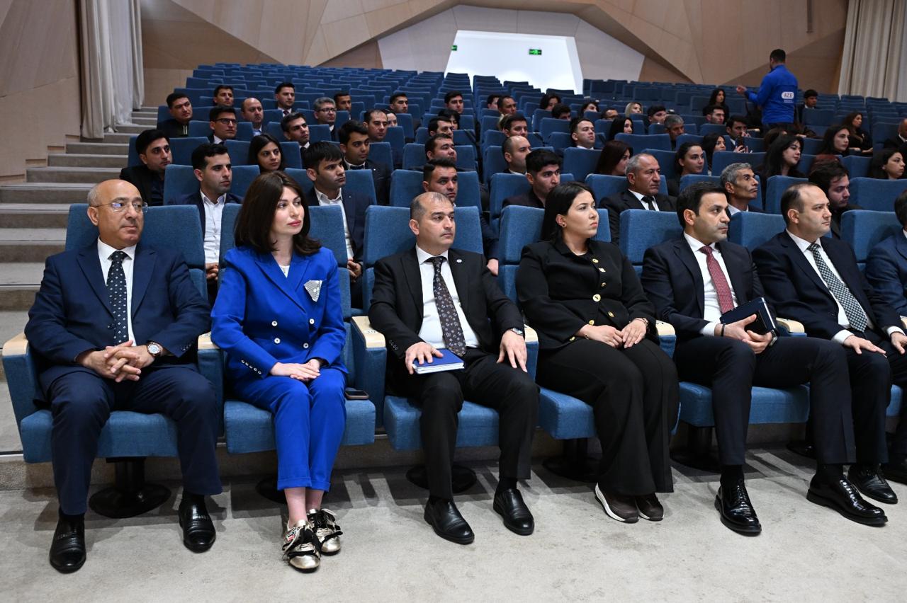 “Dini maarifləndirmə və gənclərlə iş” mövzusunda təlim proqramının açılış mərasimi keçirilib - Image 14