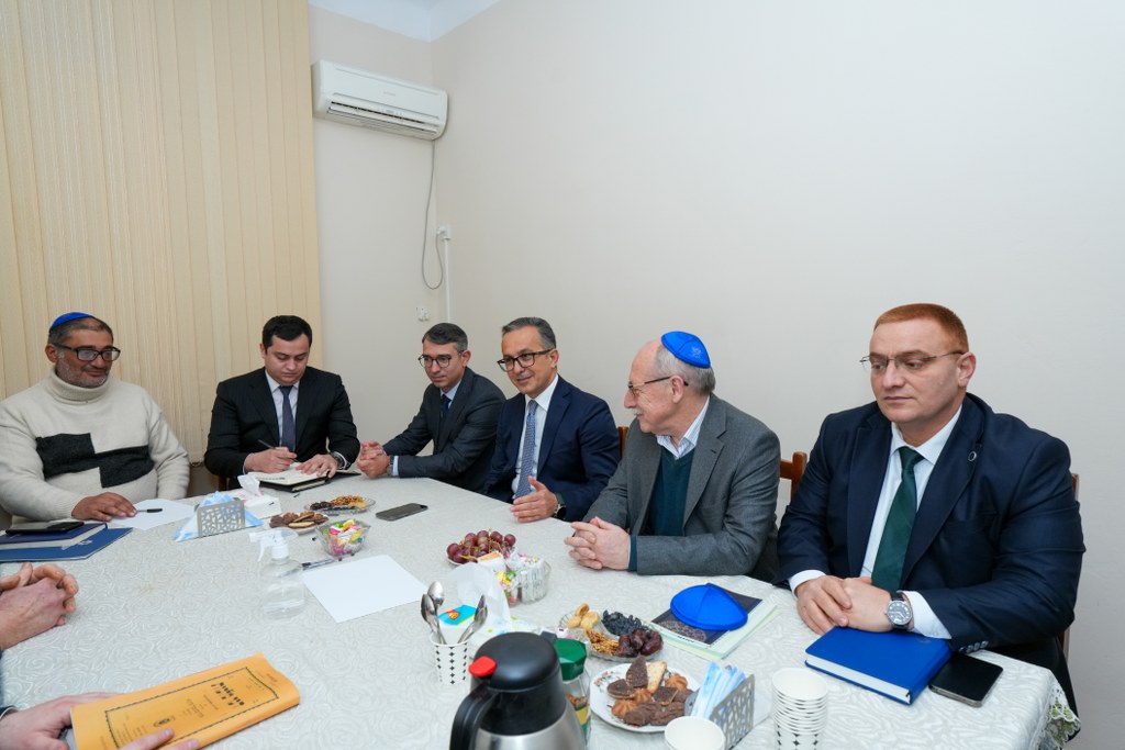 Dövlət Komitəsinin sədri Sumqayıtda dini ibadətgahları ziyarət edib - Image 15