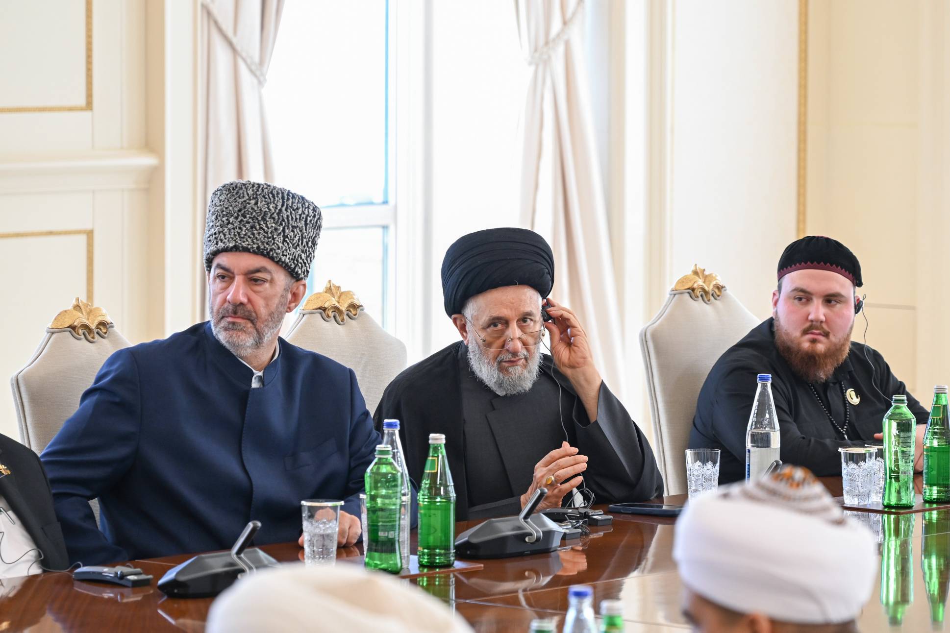 Prezident İlham Əliyev Bakıda keçirilən beynəlxalq konfransların iştirakçılarını qəbul edib - Image 25