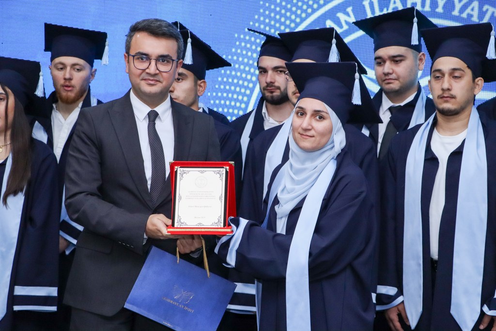 Azərbaycan İlahiyyat İnstitutunda Məzun günü keçirilib - Image 16