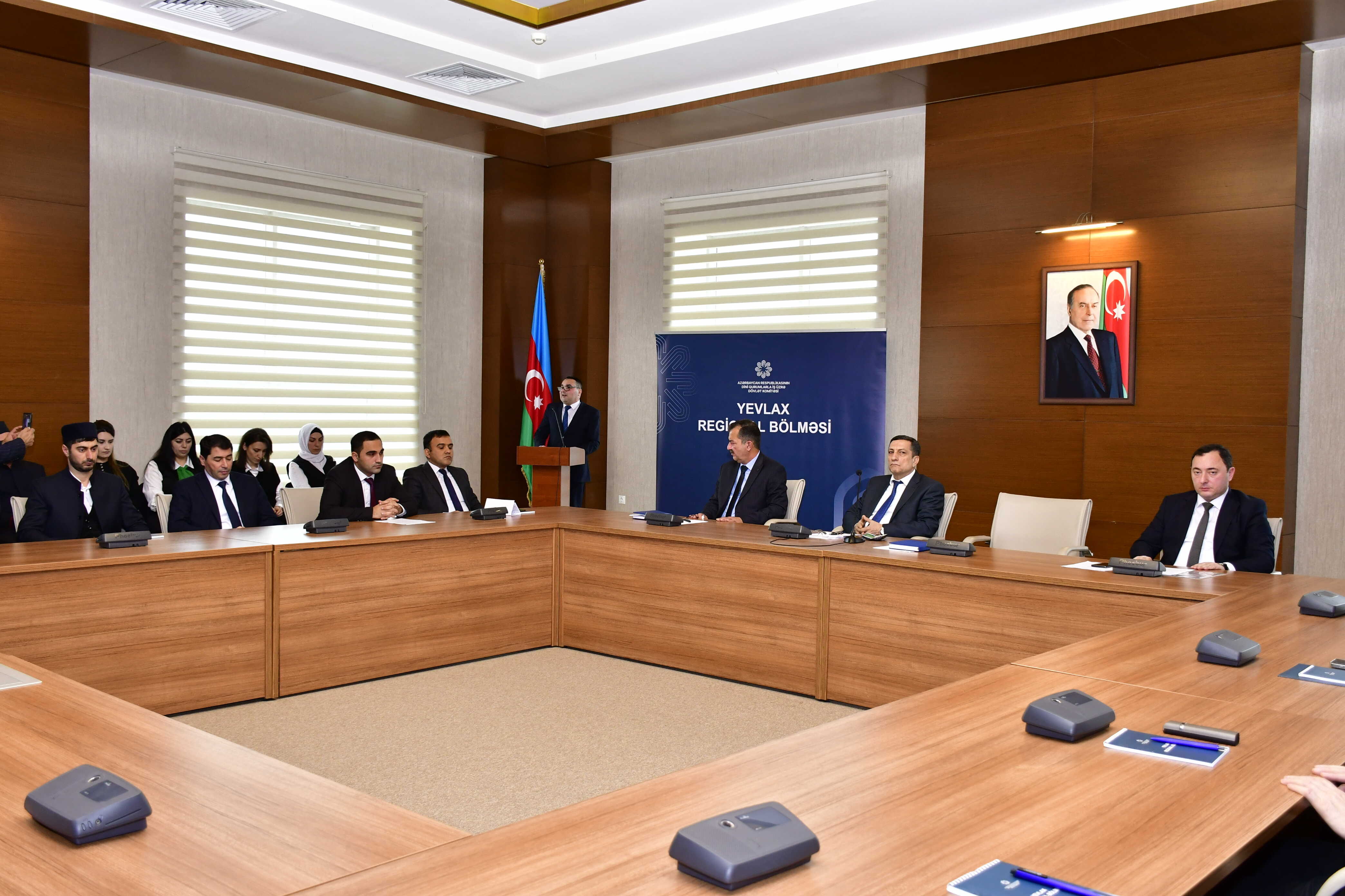 Ağdaşda “Dini məzhəbçilik meyillərinin milli birliyə və dini təhlükəsizliyə təsiri” mövzusunda konfrans keçirilib - Image 5
