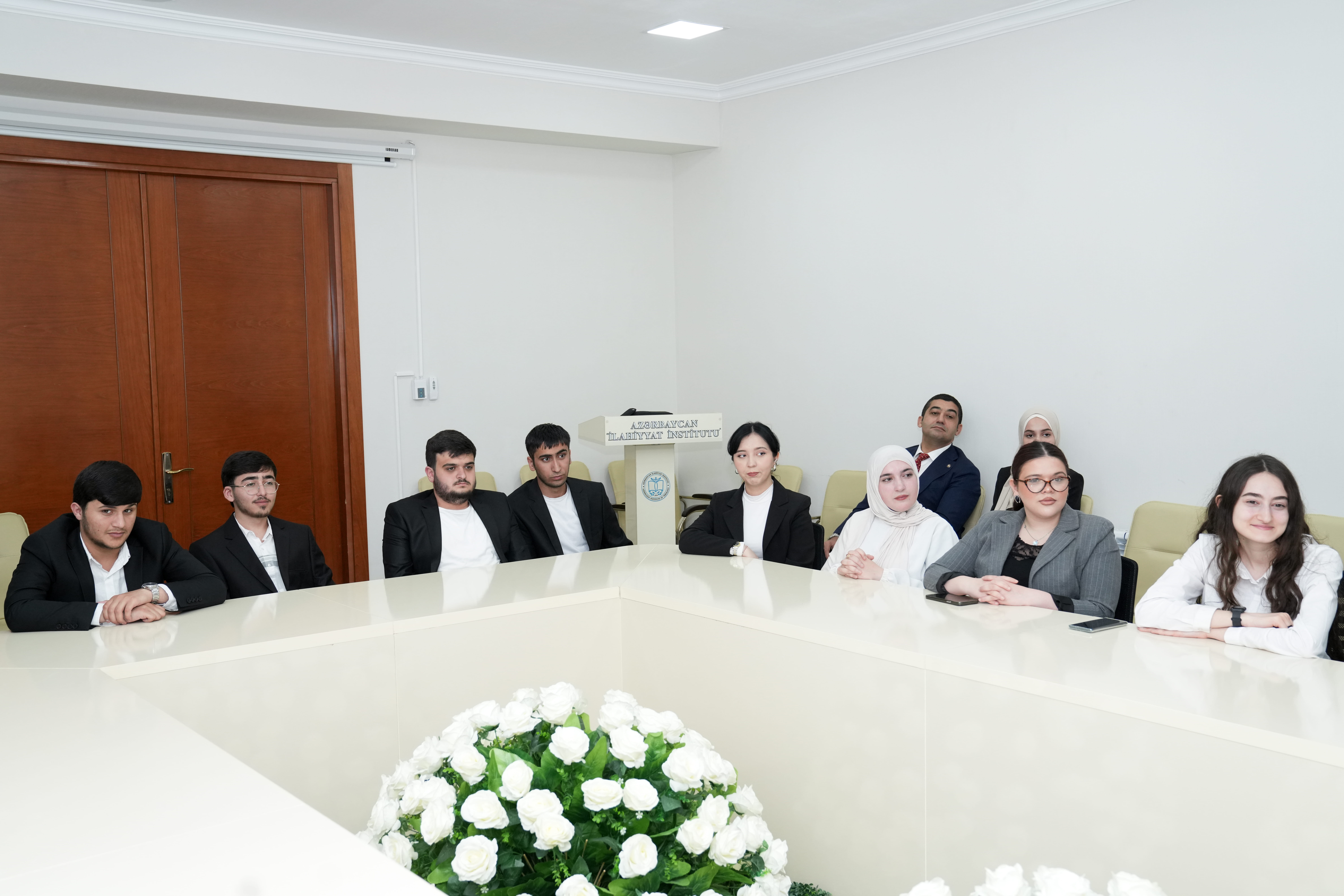 Komitə sədri AMİN könüllüləri ilə görüşüb - Image 1