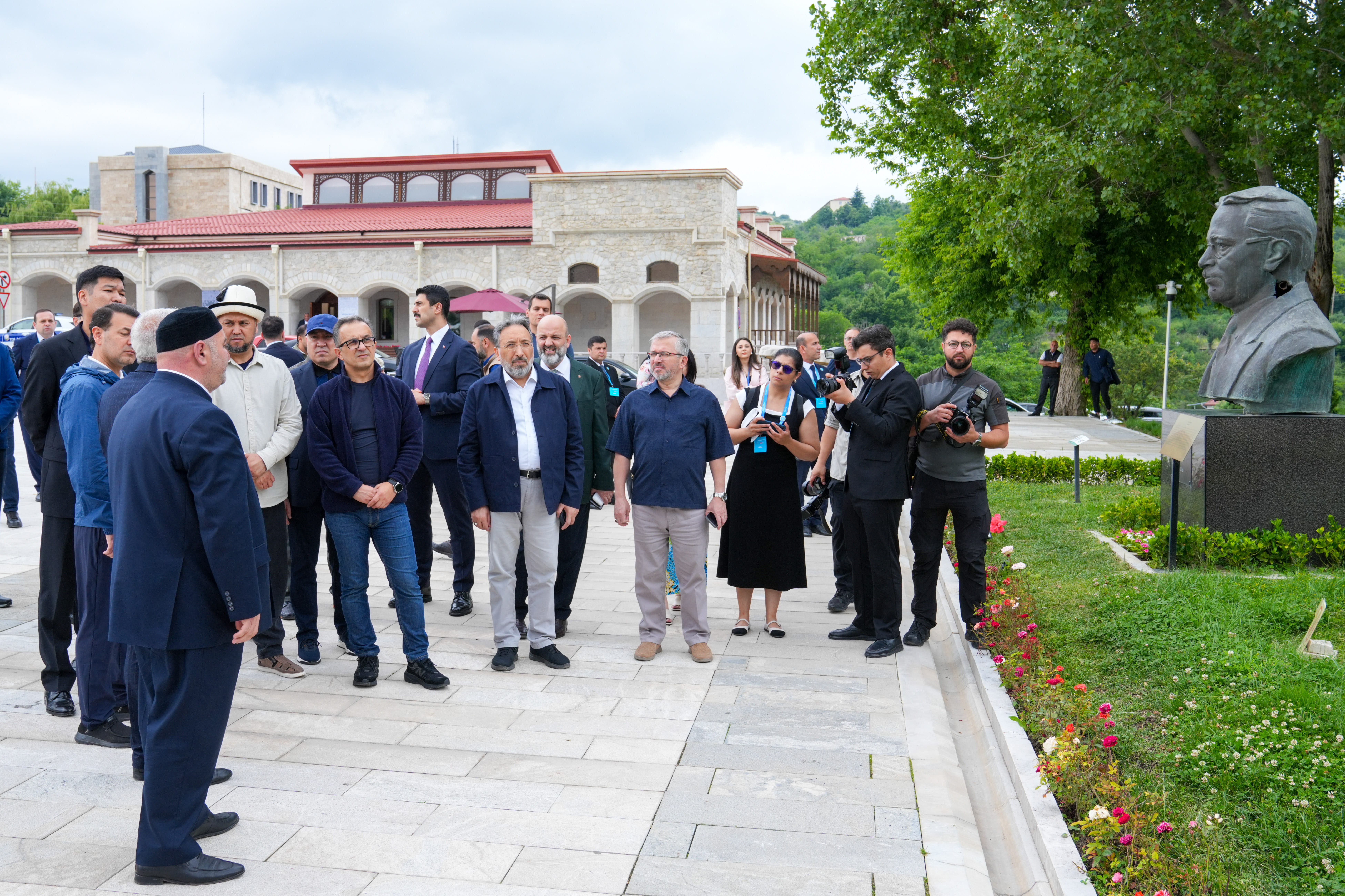 Türk Dövlətləri Təşkilatına üzv ölkələrin nümayəndə heyətləri Şuşanın tarixi və mədəni irsi ilə tanış olublar - Image 1