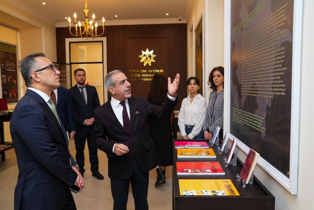 Komitə sədri Azərbaycan Bəhailəri Dini Mərkəzinin fəaliyyəti ilə tanış olub - Image 2