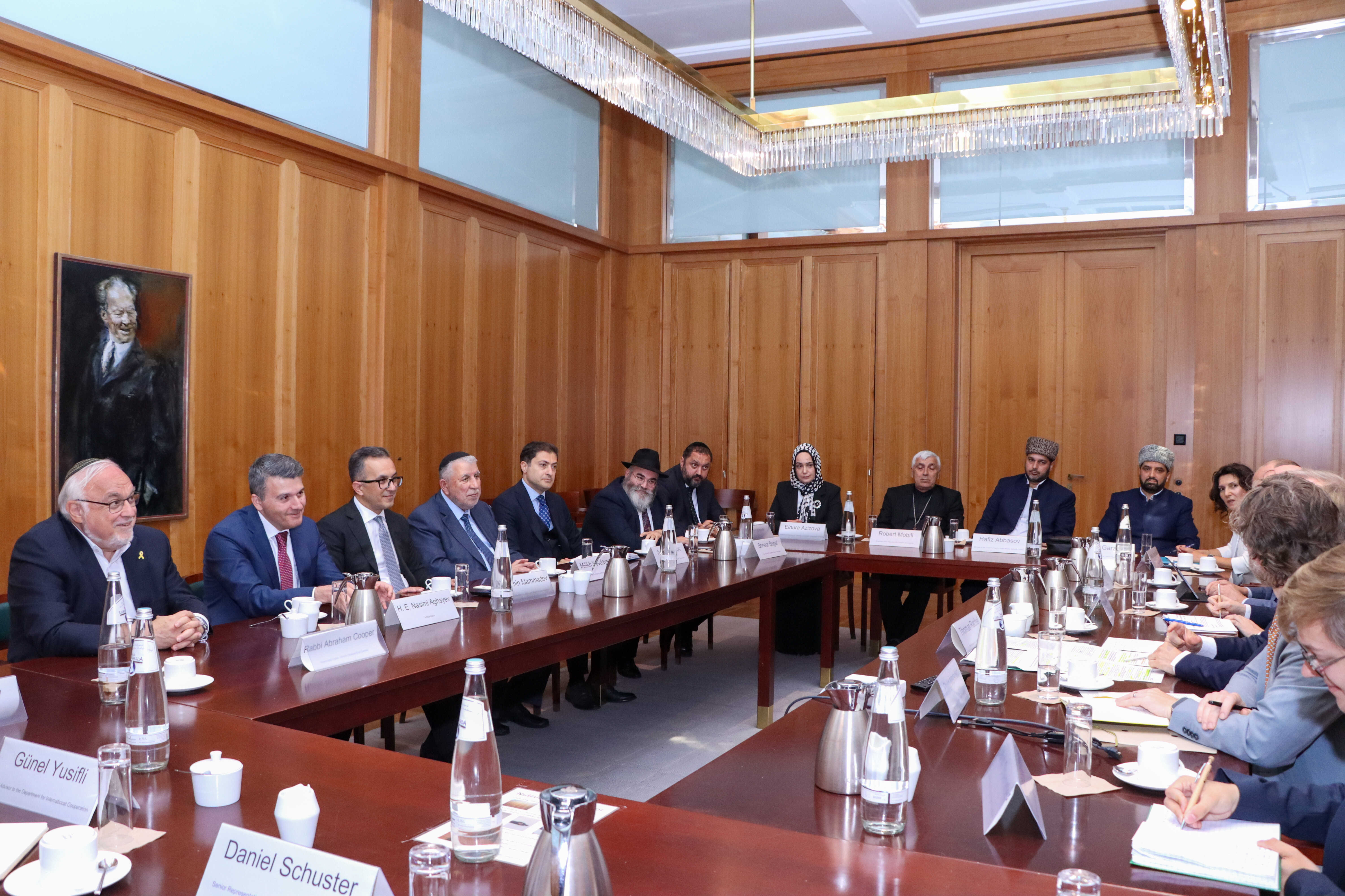 Komitə sədri Almaniya Federal Hökumətinin Dini Azadlıq üzrə Komissarı ilə görüşüb - Image 7
