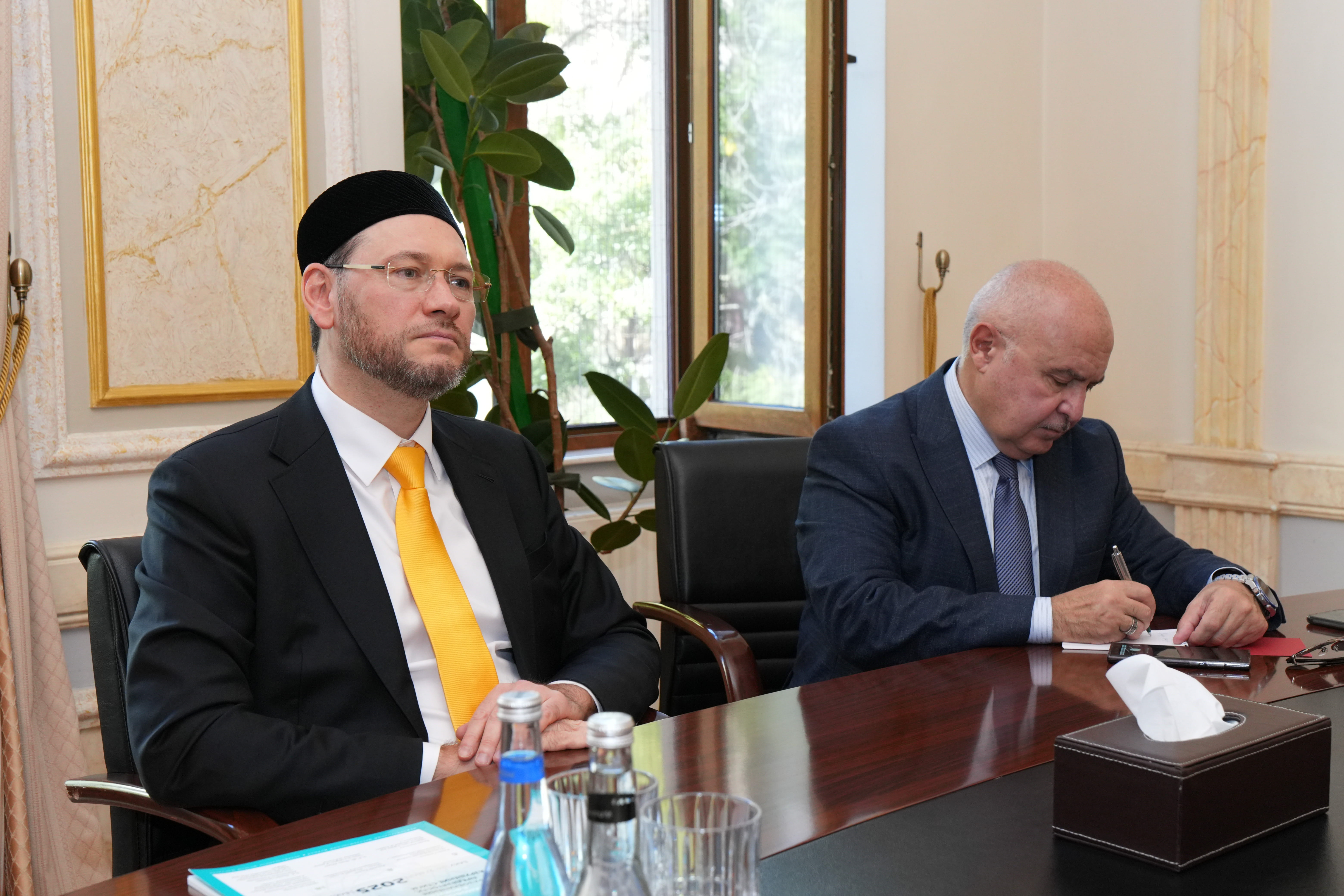 Dövlət Komitəsinin sədri Rusiya Müsəmanları Ruhani İdarəsinin nümayəndəsi ilə görüşüb - Image 2