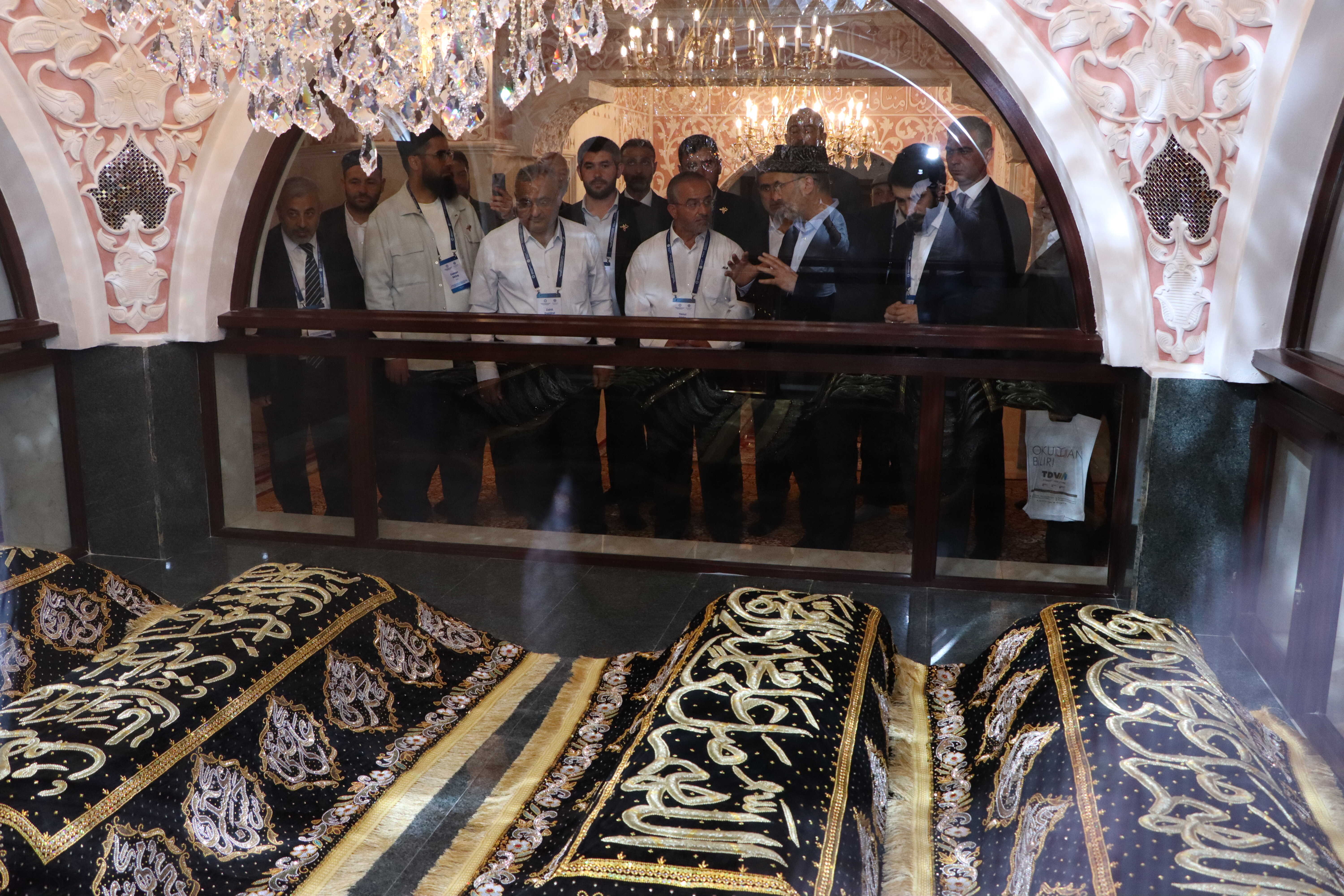 Azərbaycanda səfərdə olan din xadimləri Bakıda bir sıra ibadətgahların fəaliyyəti ilə tanış olublar - Image 10