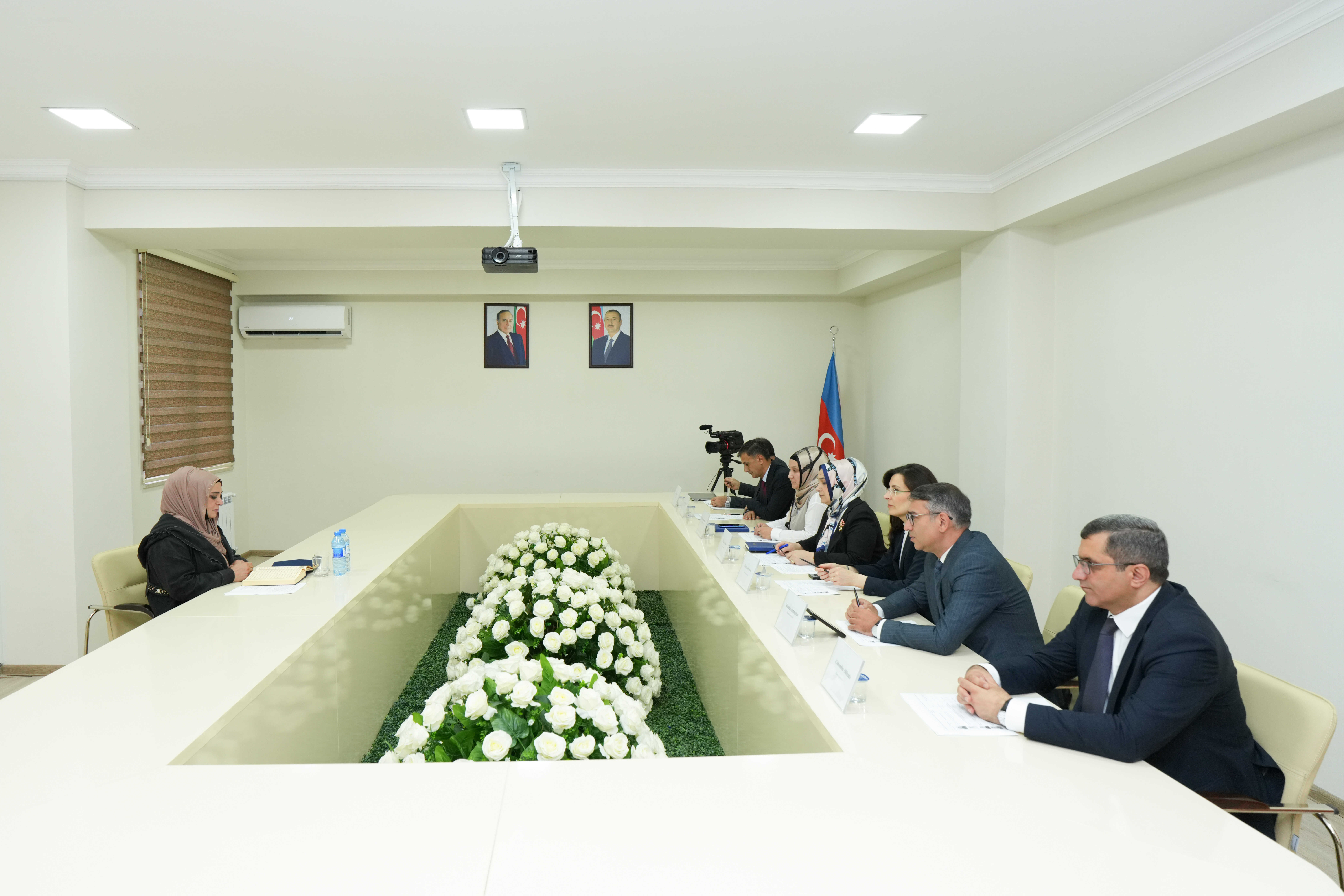 İslam dininə aid ibadət yerlərində vakant vəzifələrin tutulması üçün müsahibə keçirilir