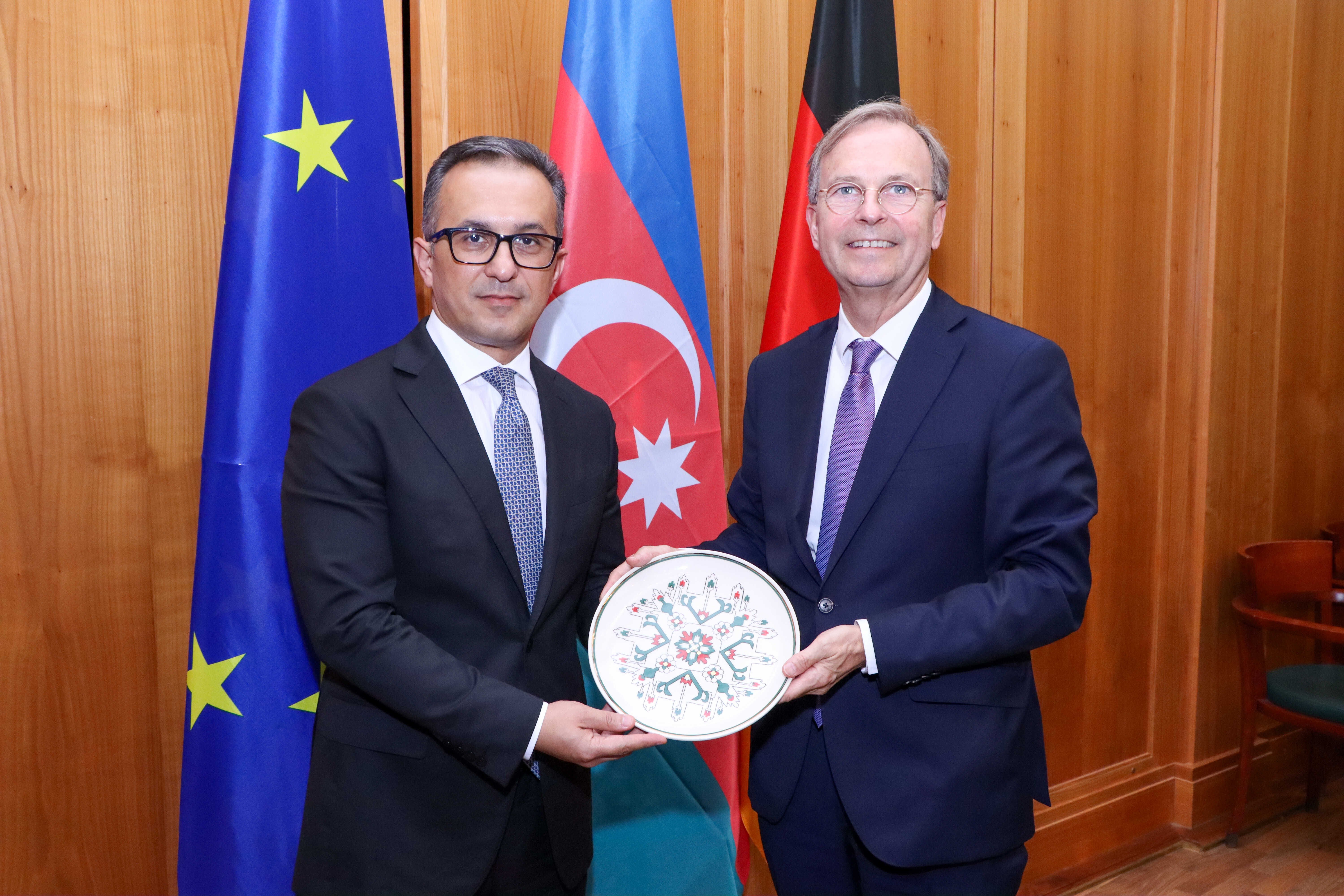 Komitə sədri Almaniya Federal Hökumətinin Dini Azadlıq üzrə Komissarı ilə görüşüb - Image 1