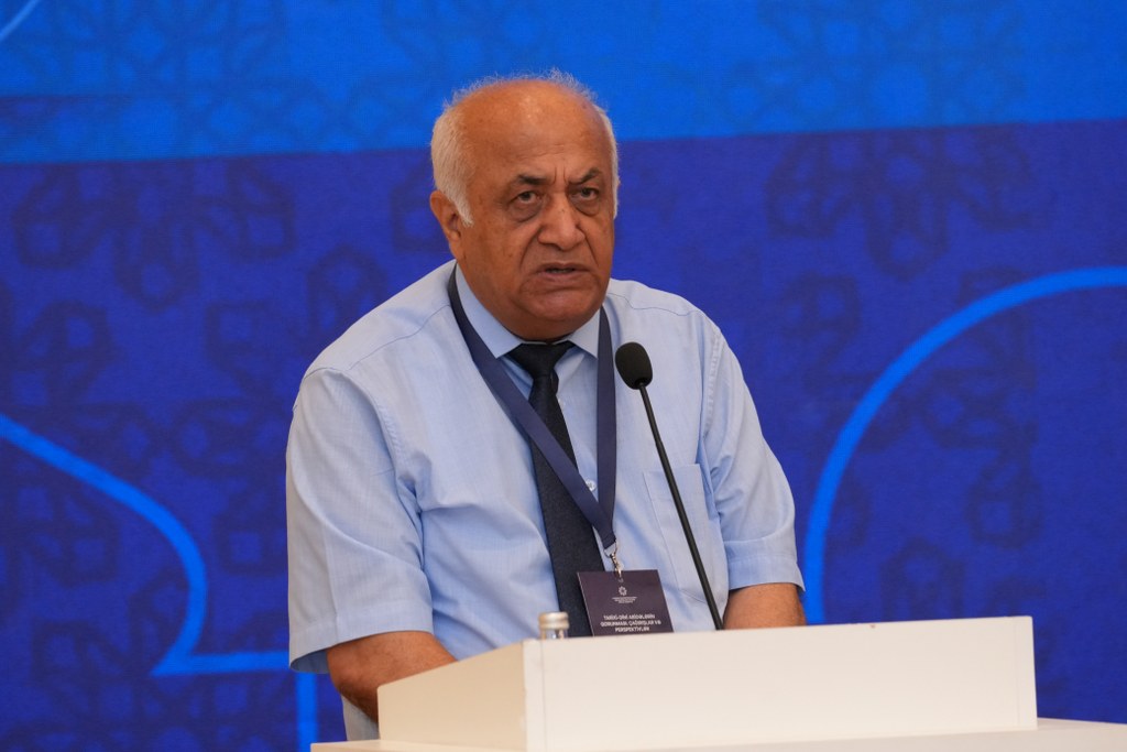 “Tarixi-dini abidələrin qorunması: çağırışlar və perspektivlər” mövzusunda konfrans işini panel sessiyalarla davam etdirir - Image 10