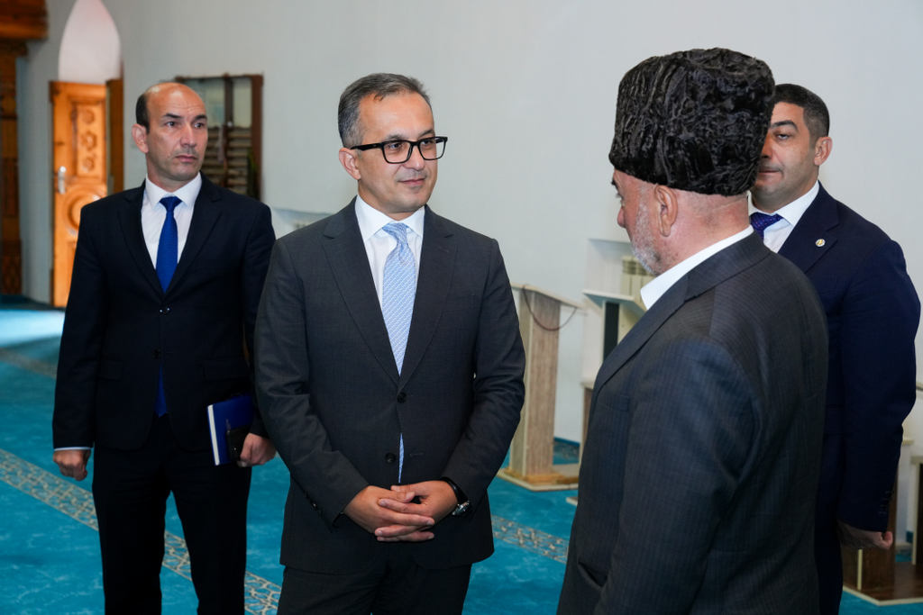 Dövlət Komitəsinin sədri Cəlilabad şəhərində məscidləri ziyarət edib - Image 3