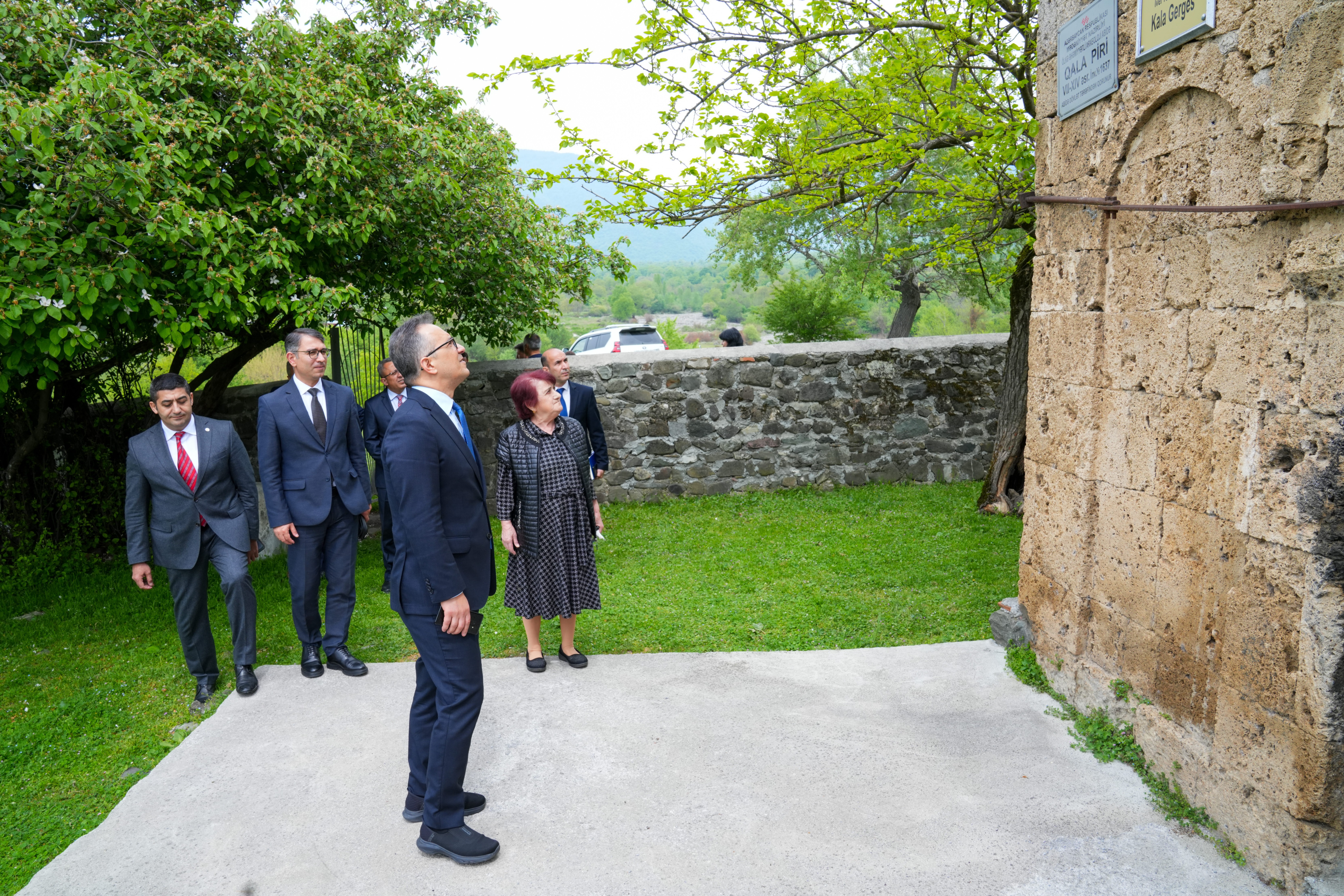 Komitə sədri Oğuz rayonununda dini ibadət yerlərini ziyarət edib - Image 5