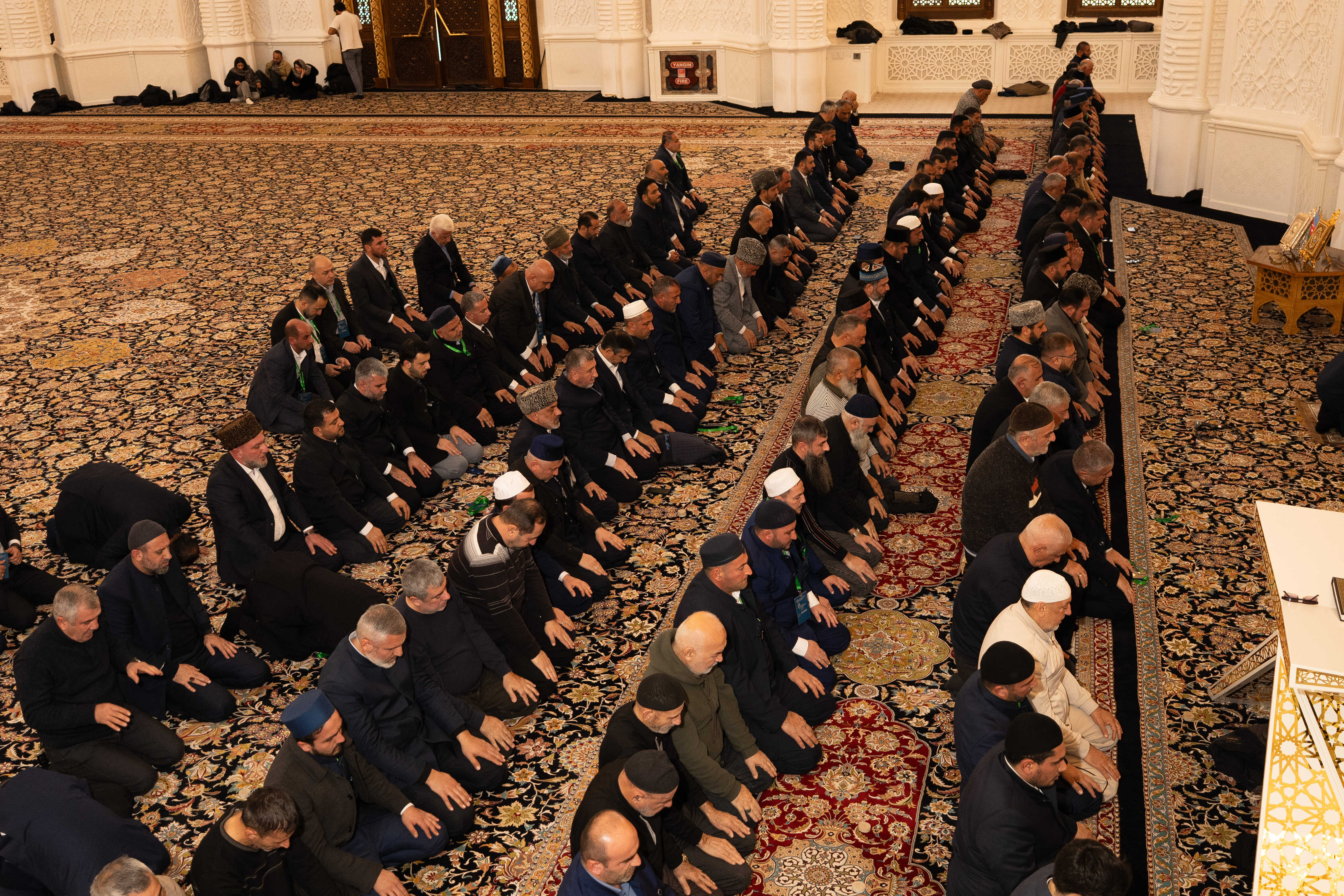 Azərbaycan Din Xadimlərinin II Forumunun iştirakçıları Heydər məscidini ziyarət ediblər - Image 3