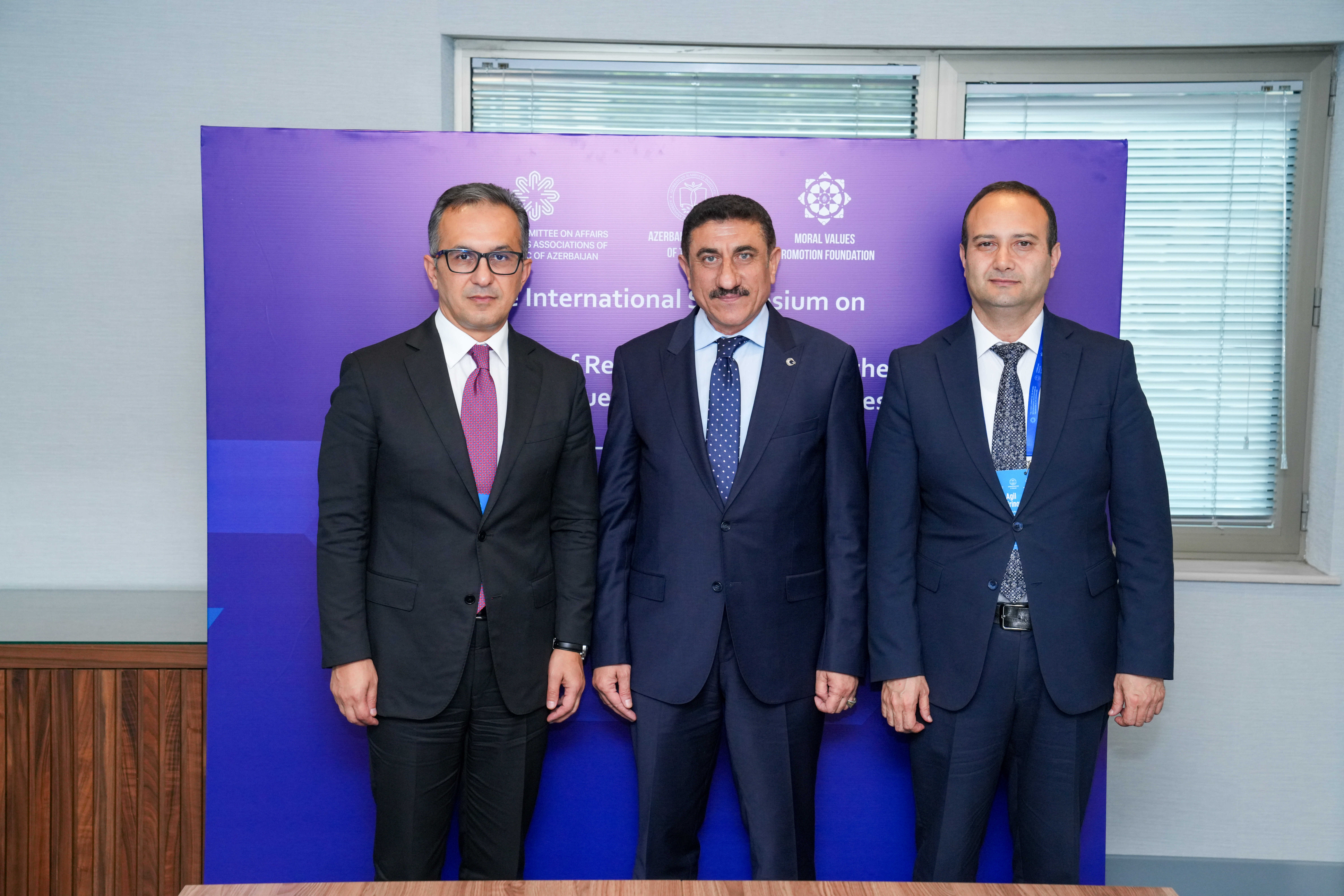 Dövlət Komitəsinin sədri beynəlxalq simpozium çərçivəsində bir sıra görüşlər keçirib