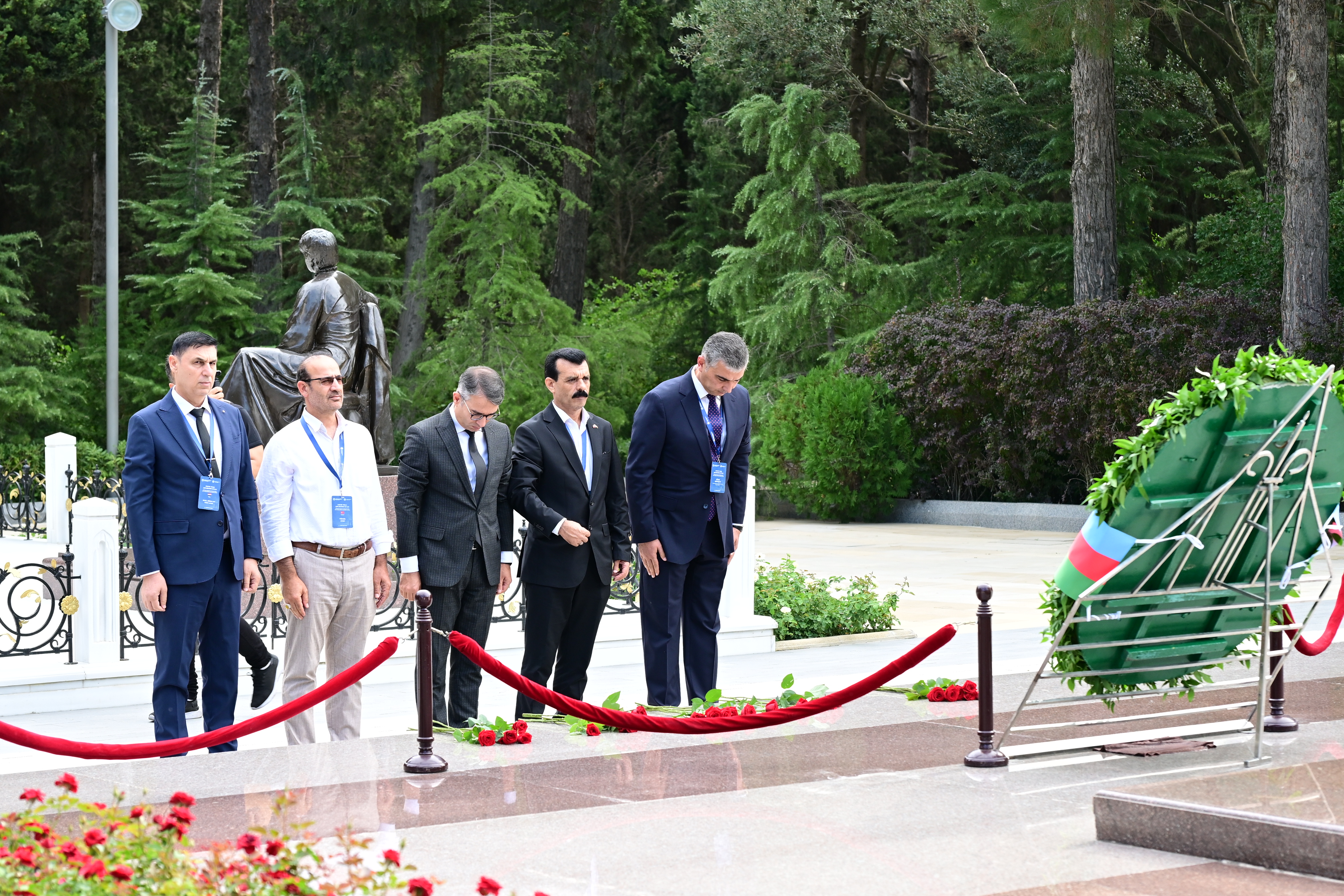 Ölkəmizdə səfərdə olan din xadimləri Fəxri xiyaban, Şəhidlər xiyabanı və “Türk şəhidliyi” abidəsini ziyarət ediblər - Image 3