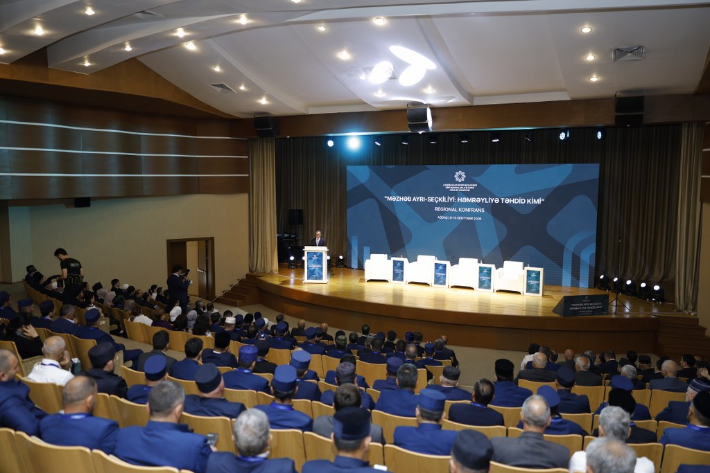 Ağdaşda “Məzhəb ayrı-seçkiliyi: həmrəyliyə təhdid kimi” mövzusunda regional konfrans keçirilir - Image 9