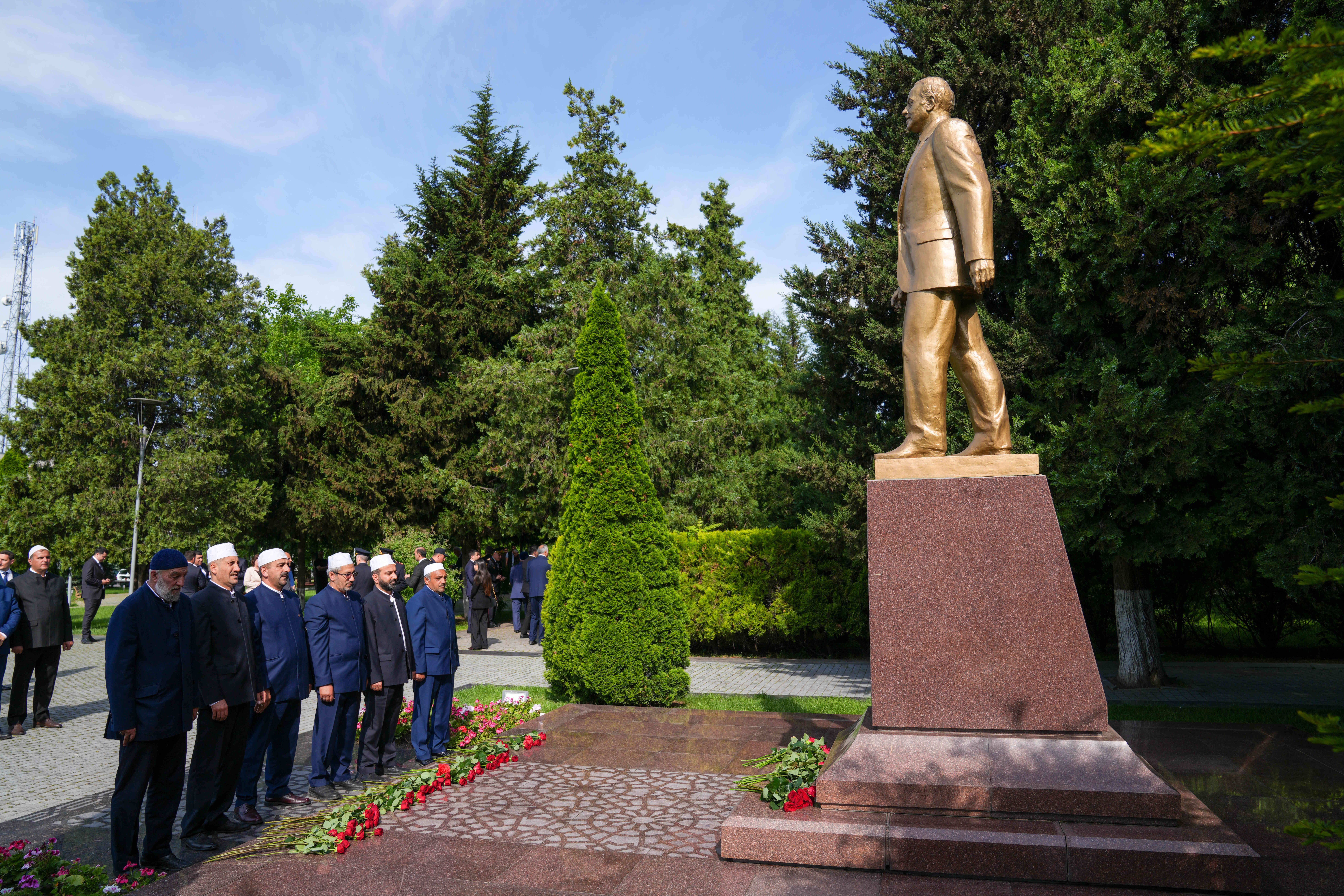 Qəbələdə “Heydər Əliyev və milli-mənəvi dəyərlərə qayıdış” mövzusunda regional konfrans keçirilir - Image 19